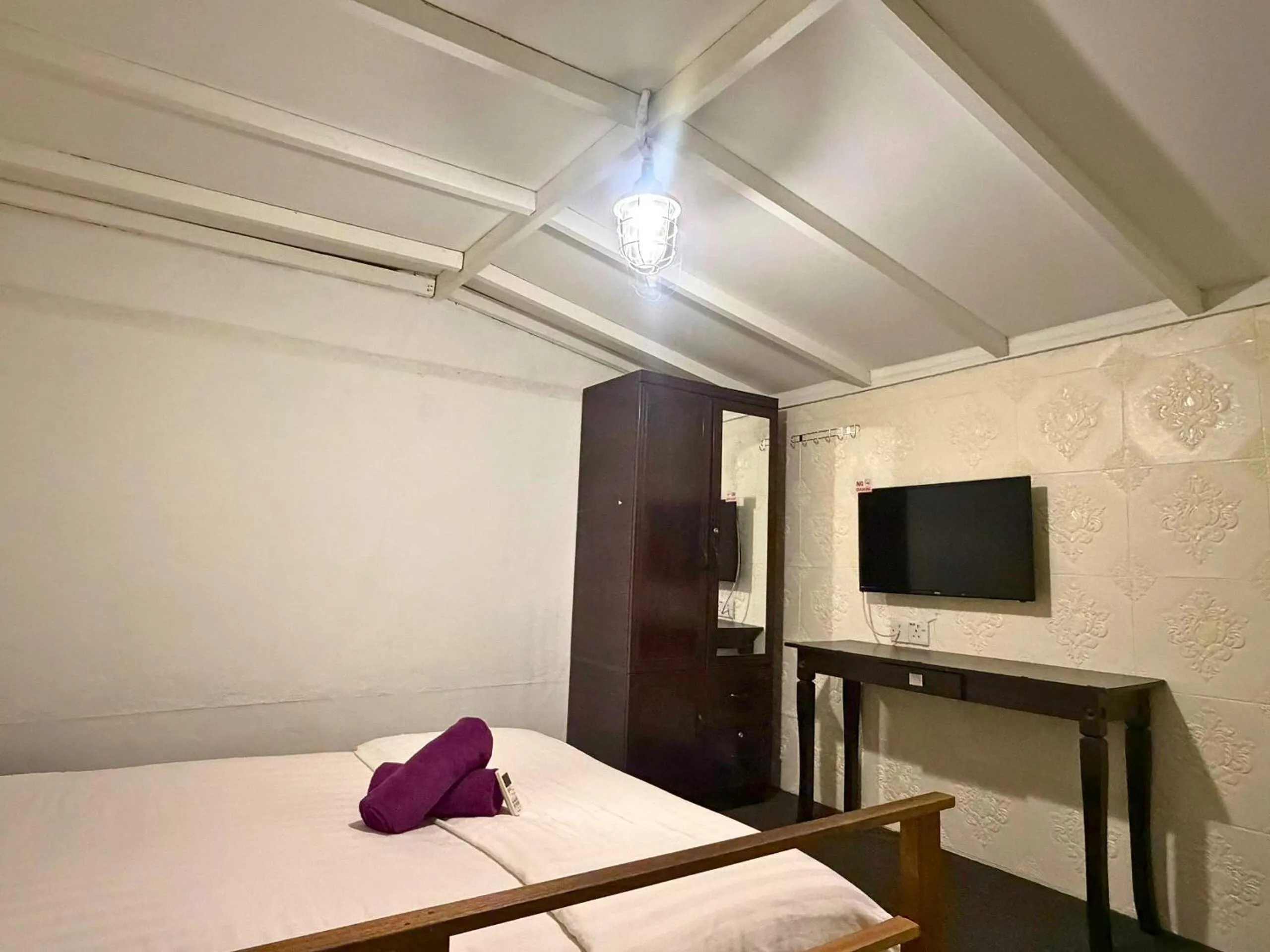 Bed in Dou Houz Georgetown