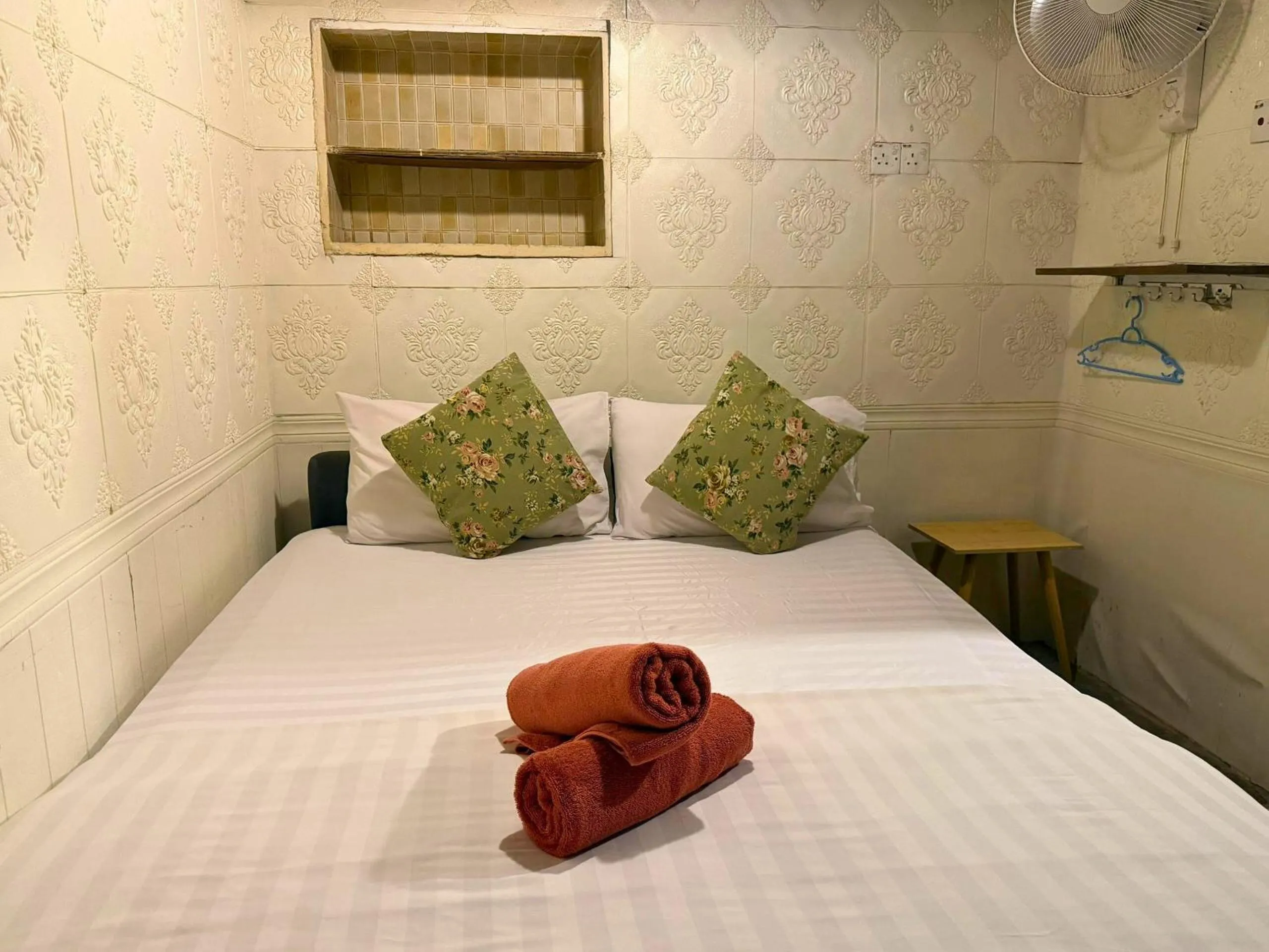 Bed in Dou Houz Georgetown