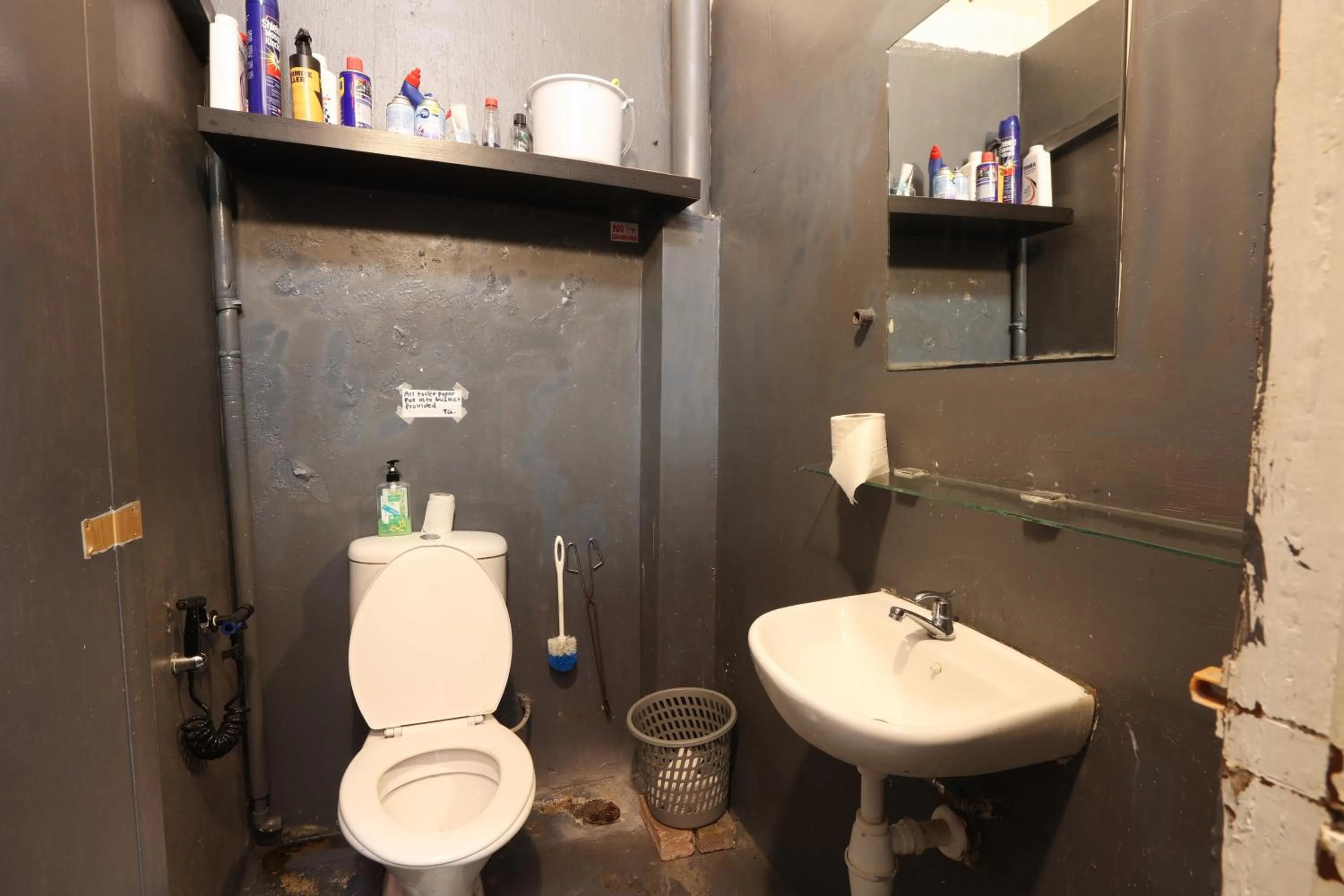 Shower in Dou Houz Georgetown