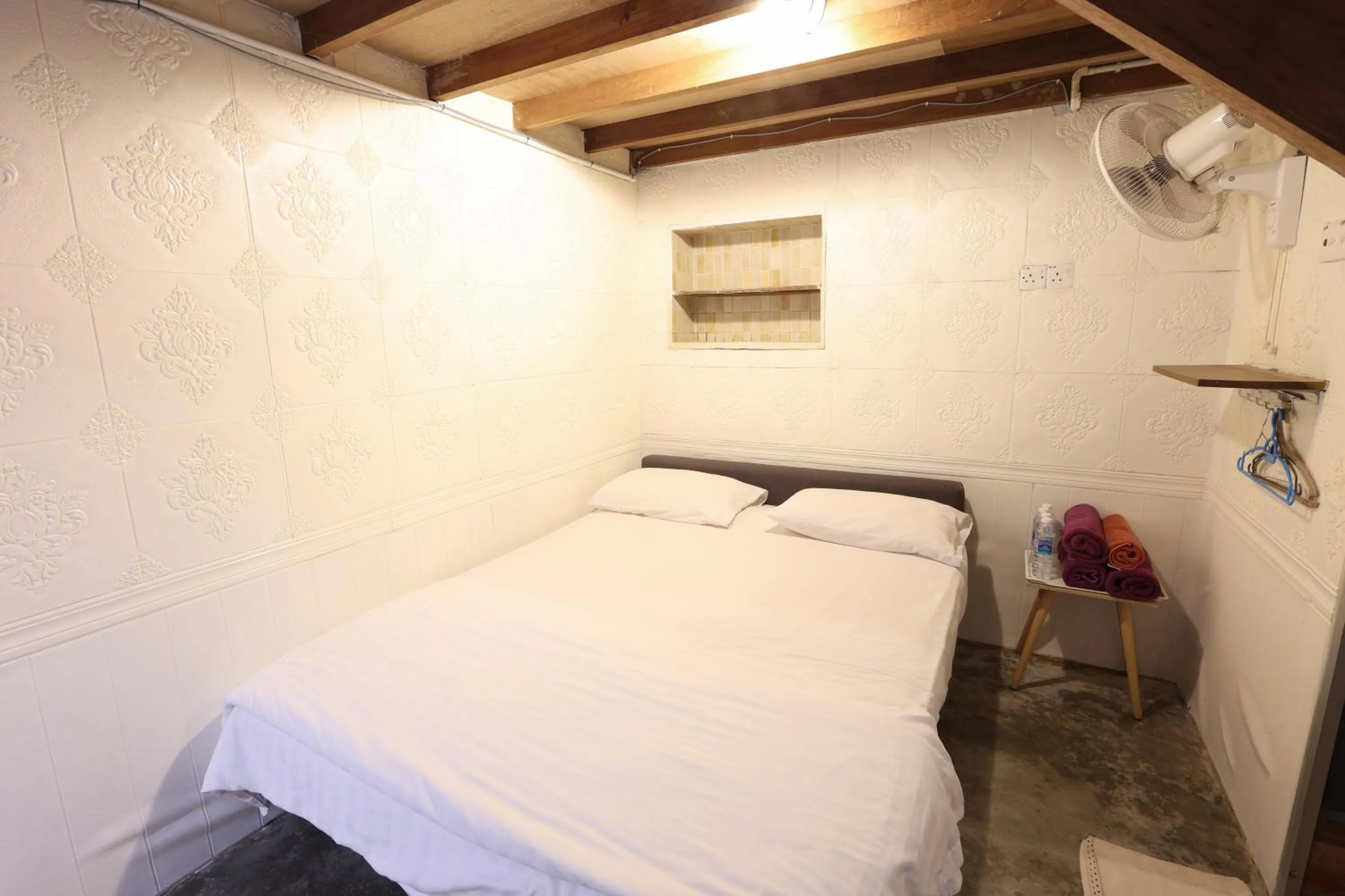 Bed in Dou Houz Georgetown