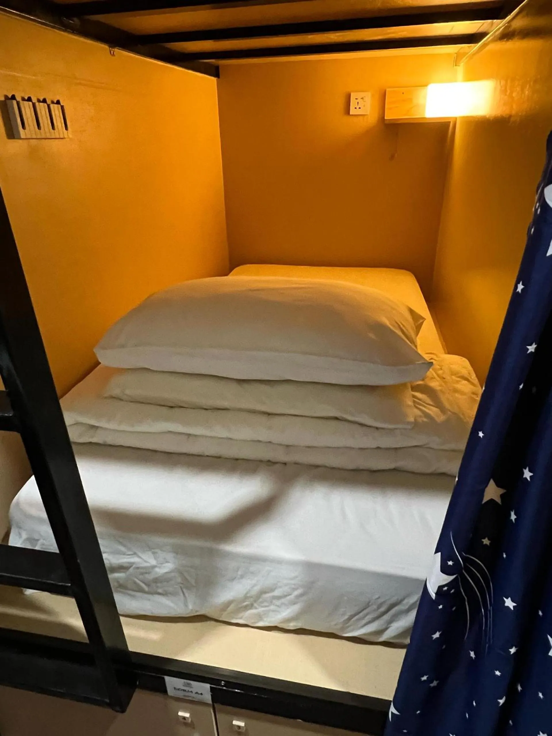 bunk bed, Bed in Dou Houz Georgetown