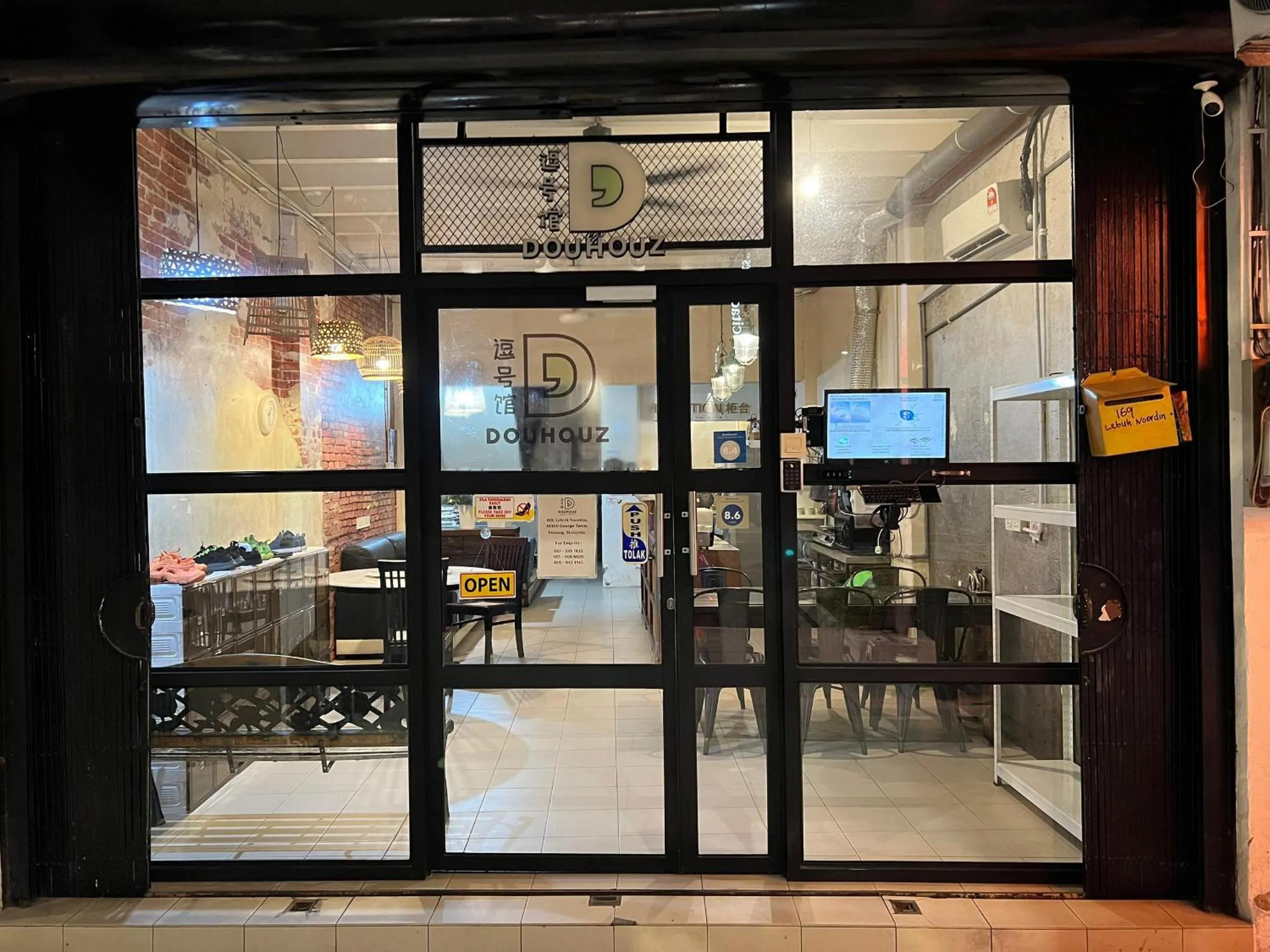 Property building in Dou Houz Georgetown