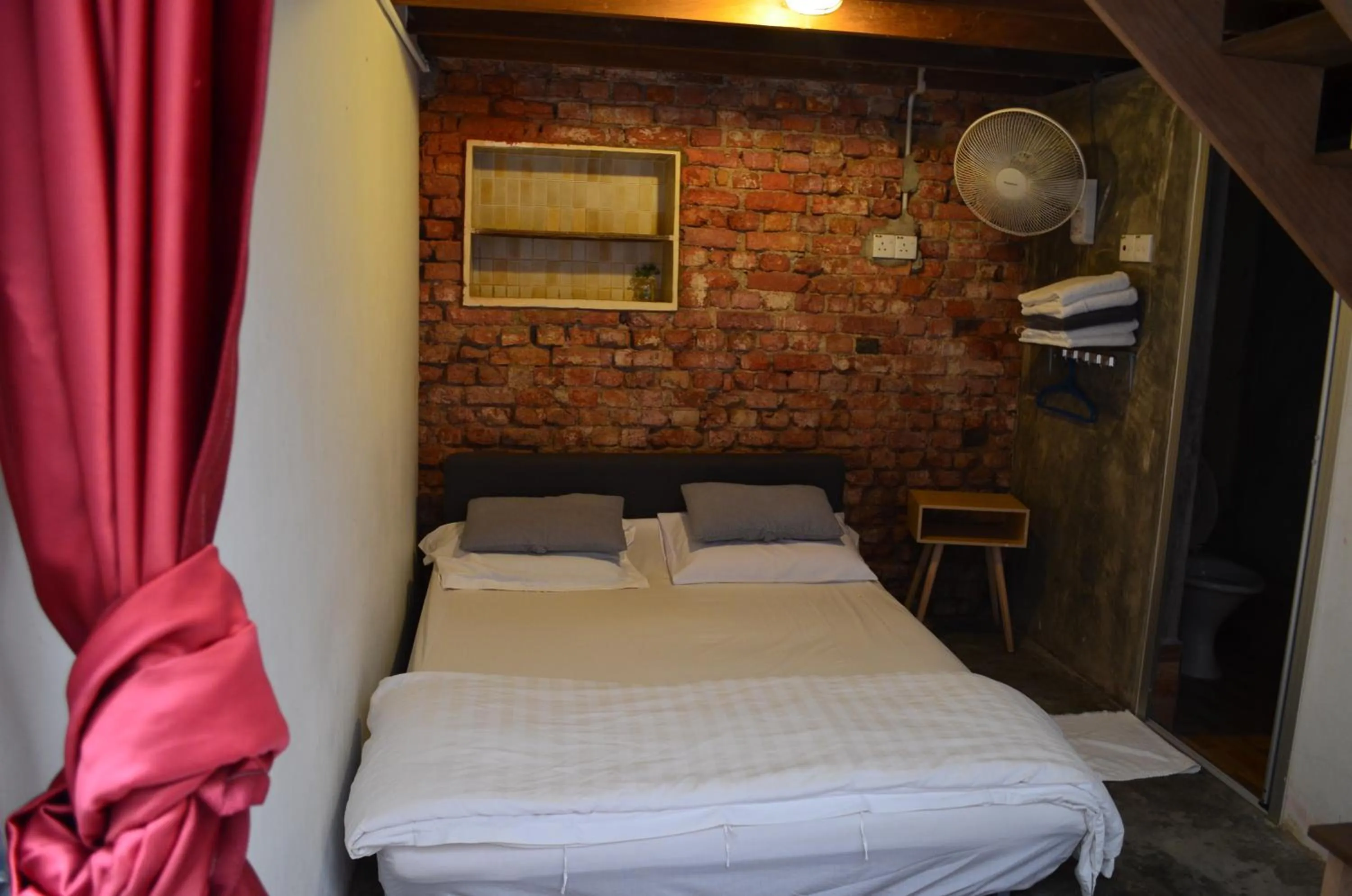 Bed in Dou Houz Georgetown