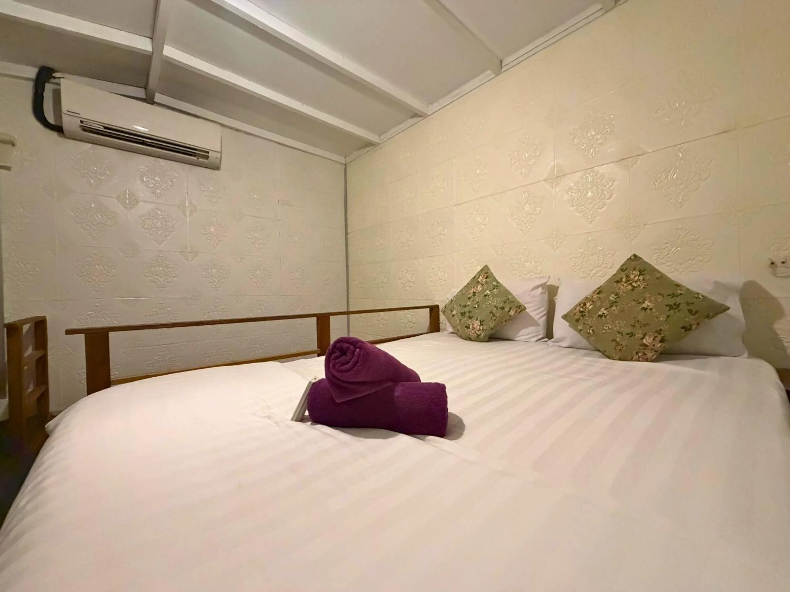 Bed in Dou Houz Georgetown