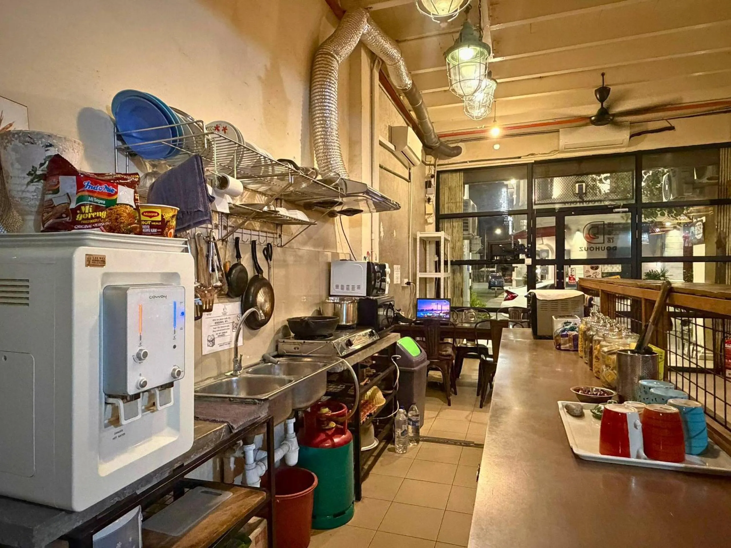 Kitchen or kitchenette in Dou Houz Georgetown