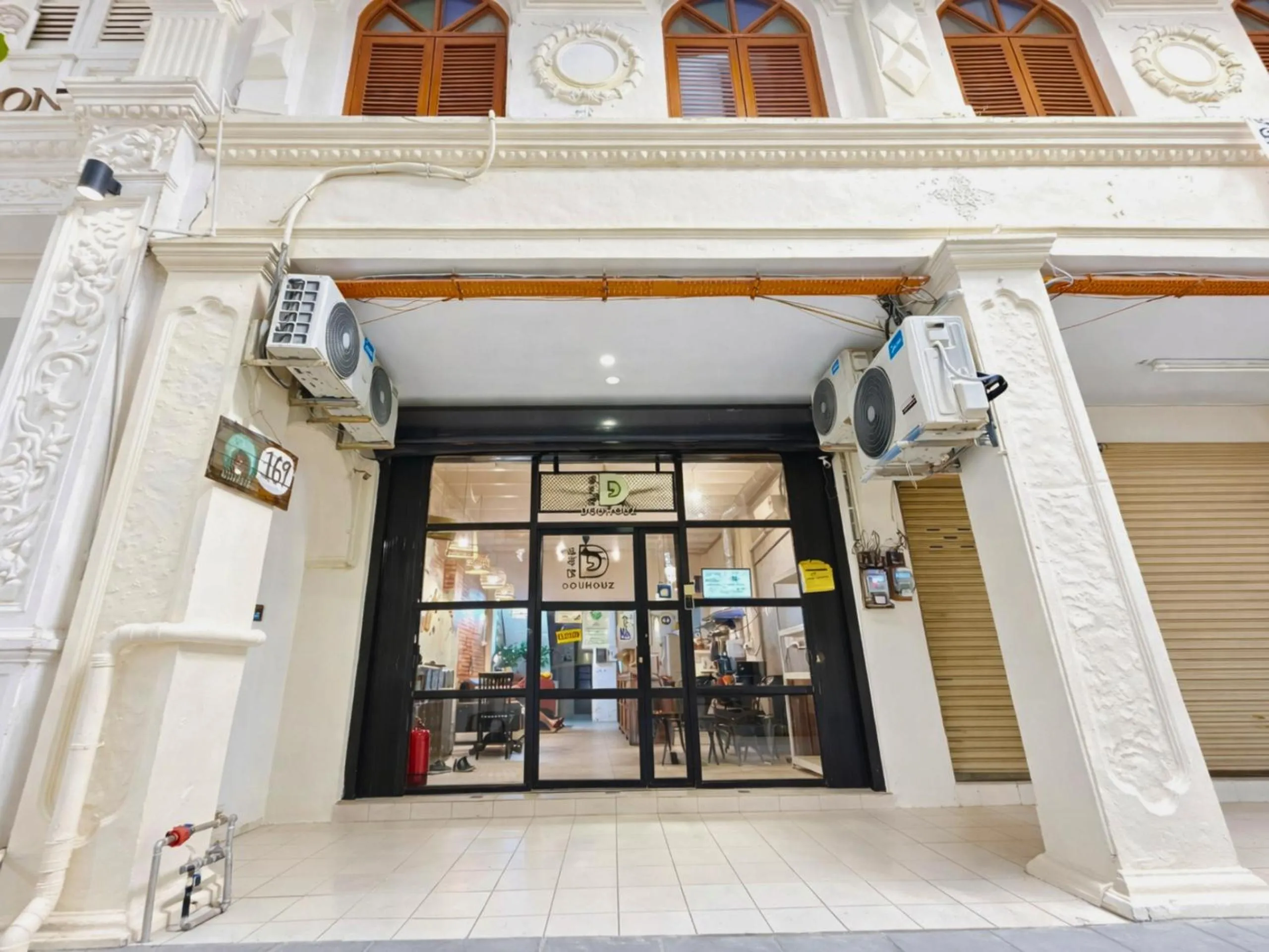 Facade/entrance in Dou Houz Georgetown