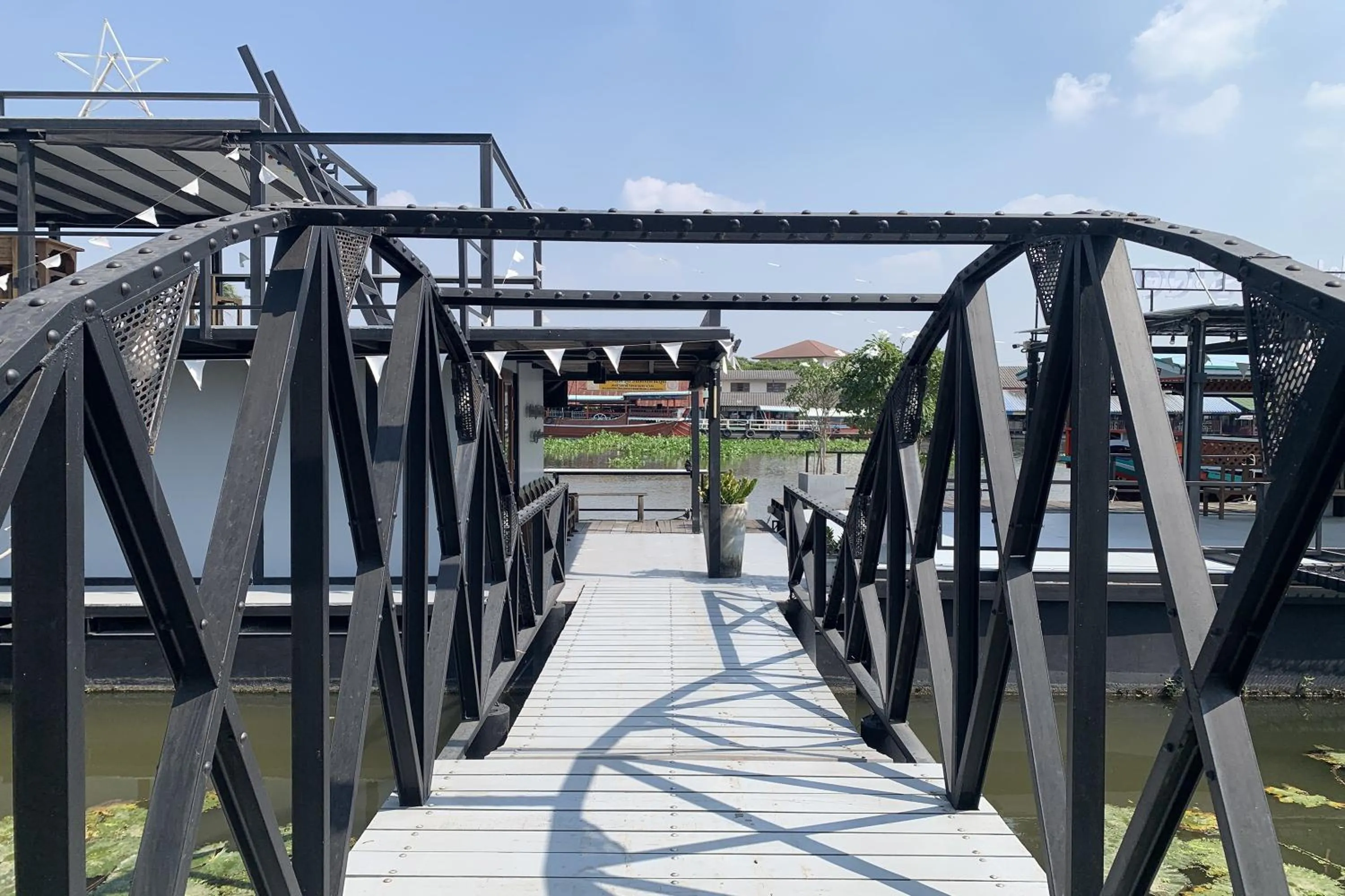 Decorative detail in Ban Suan Bang Toei Homestay