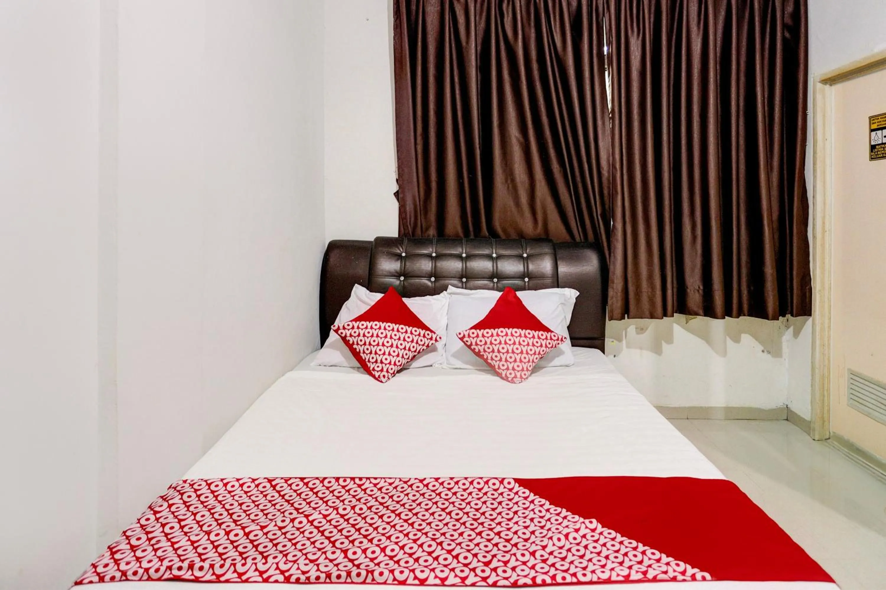 Bedroom, Bed in Hotel O Sir Homestay