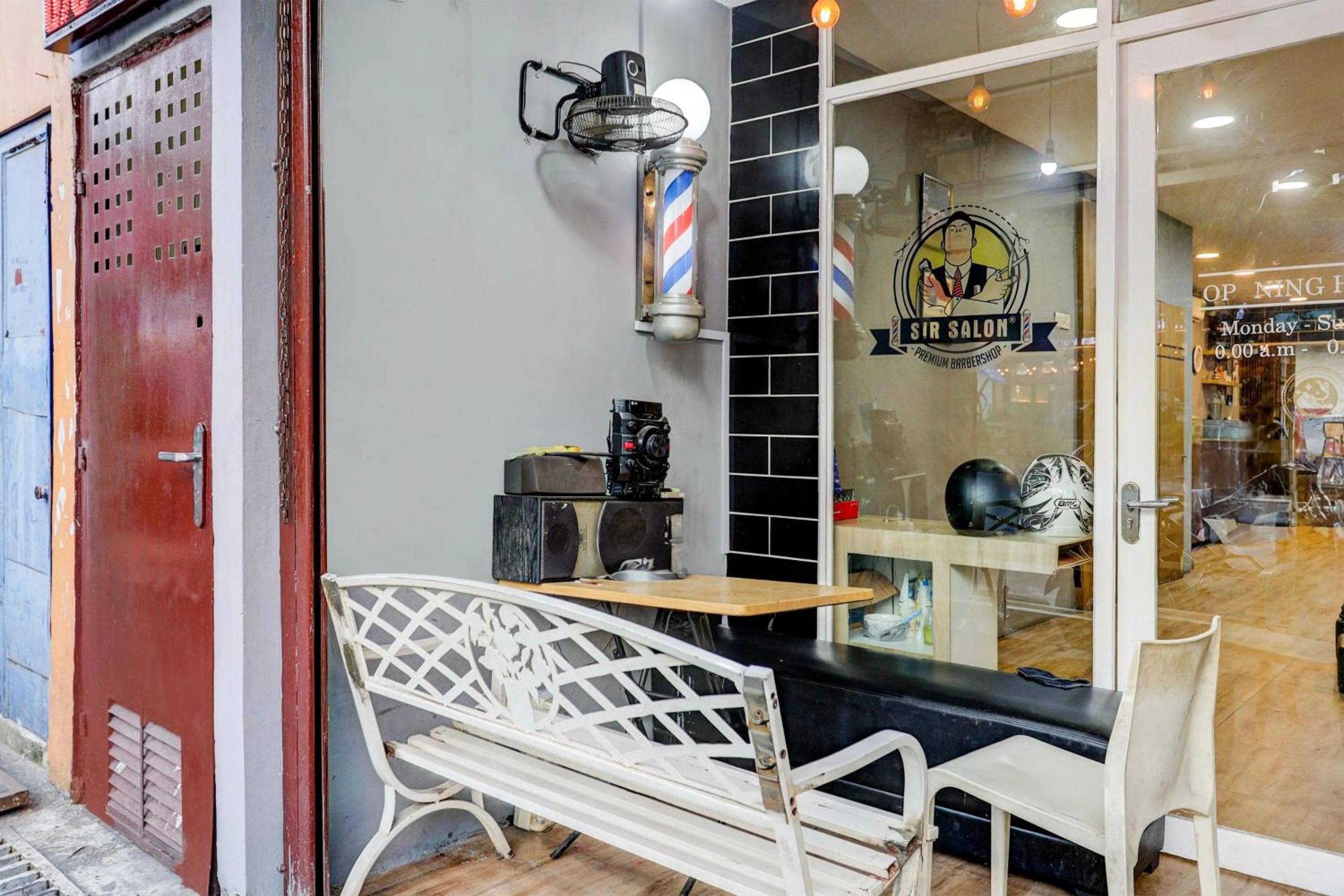 Lobby or reception in Hotel O Sir Homestay