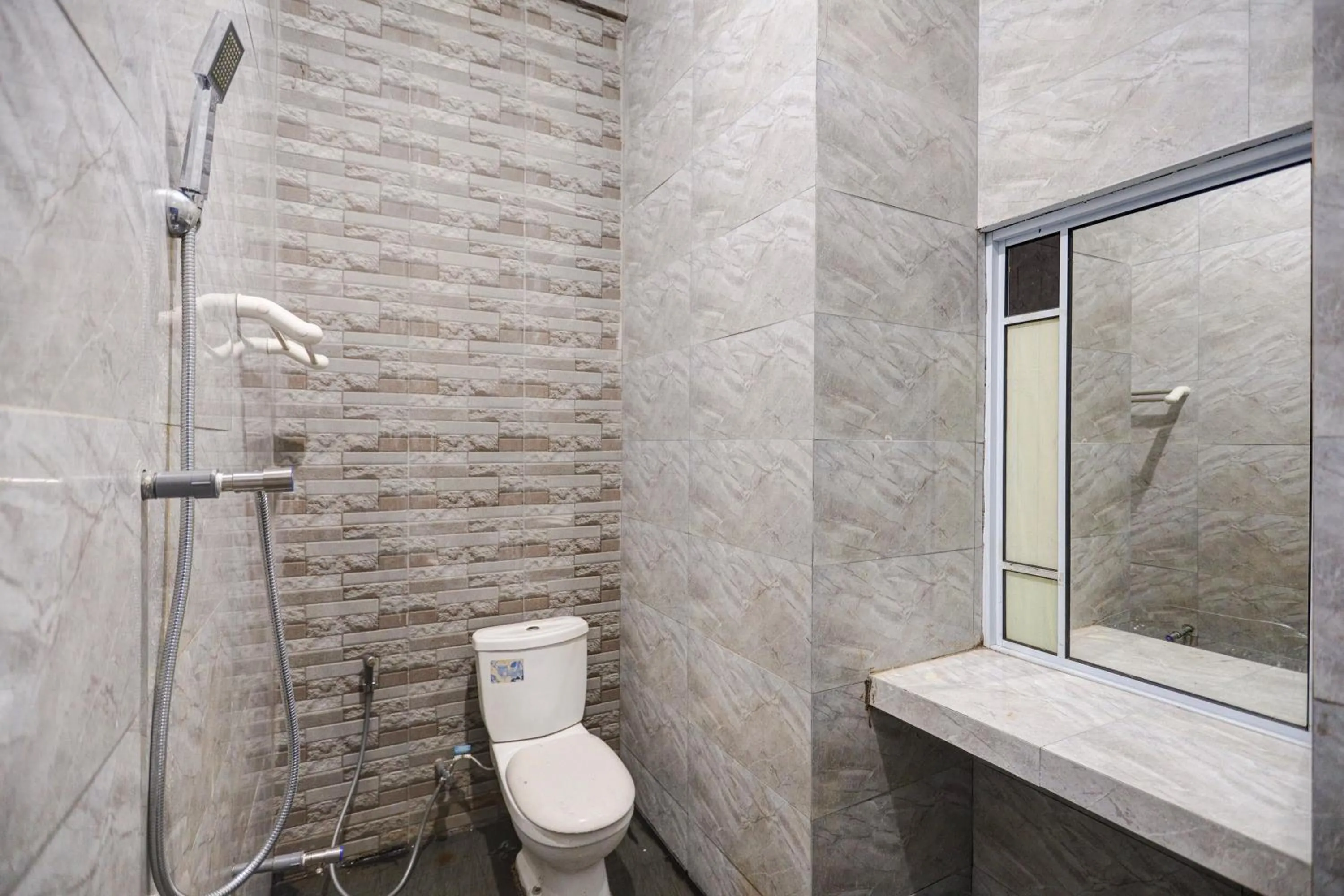 Bathroom in Hotel O Penginapan Pelangi