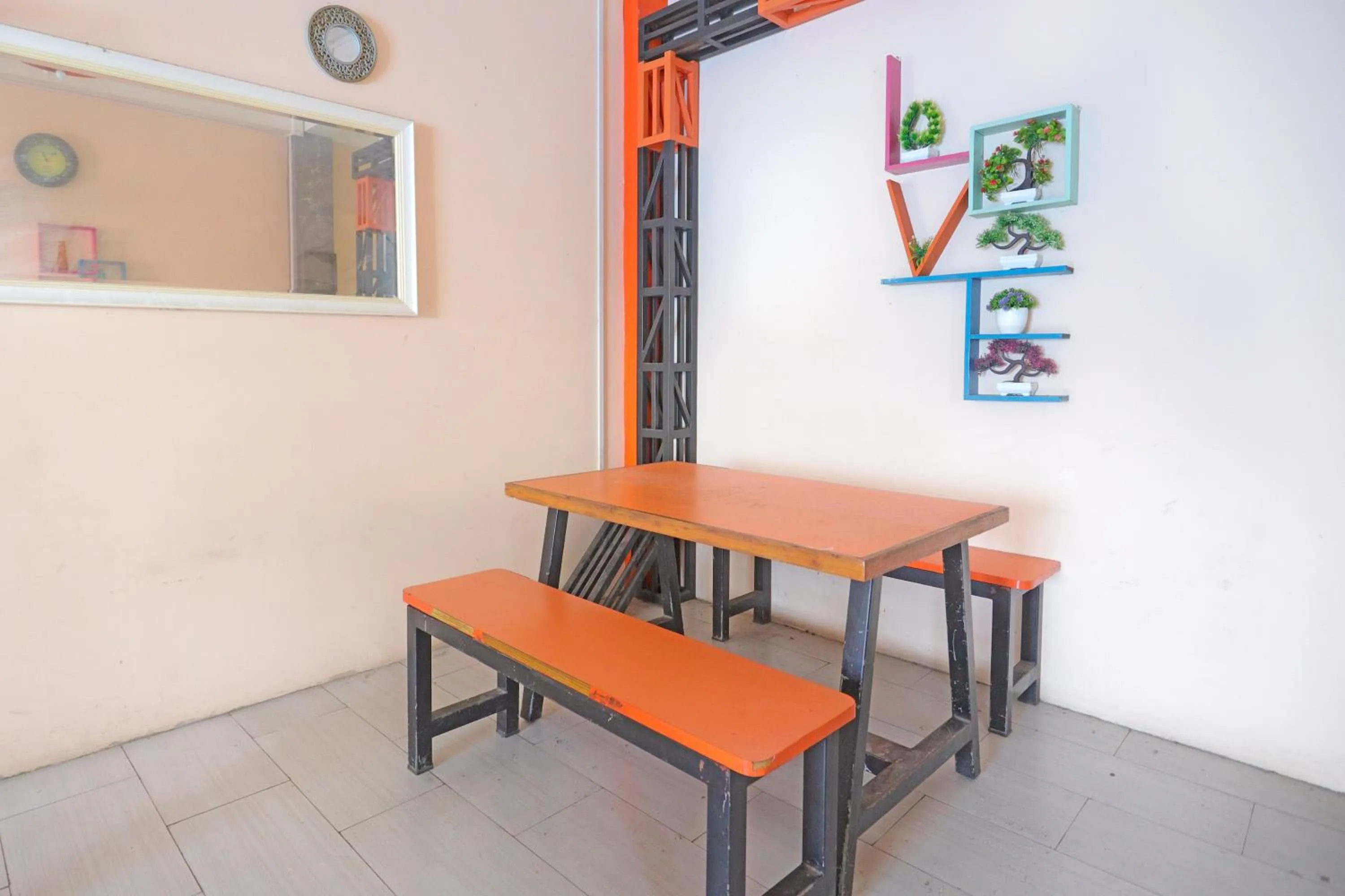 Lobby or reception in Hotel O Penginapan Pelangi