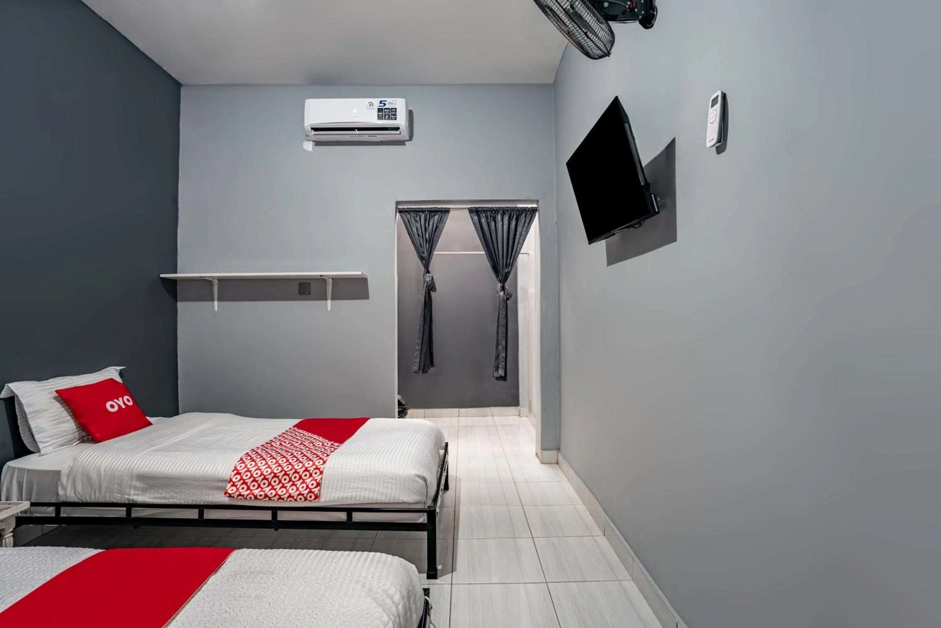 Bedroom in SUPER OYO Gandaria Guest House Near Masjid Raya Sumatera Barat