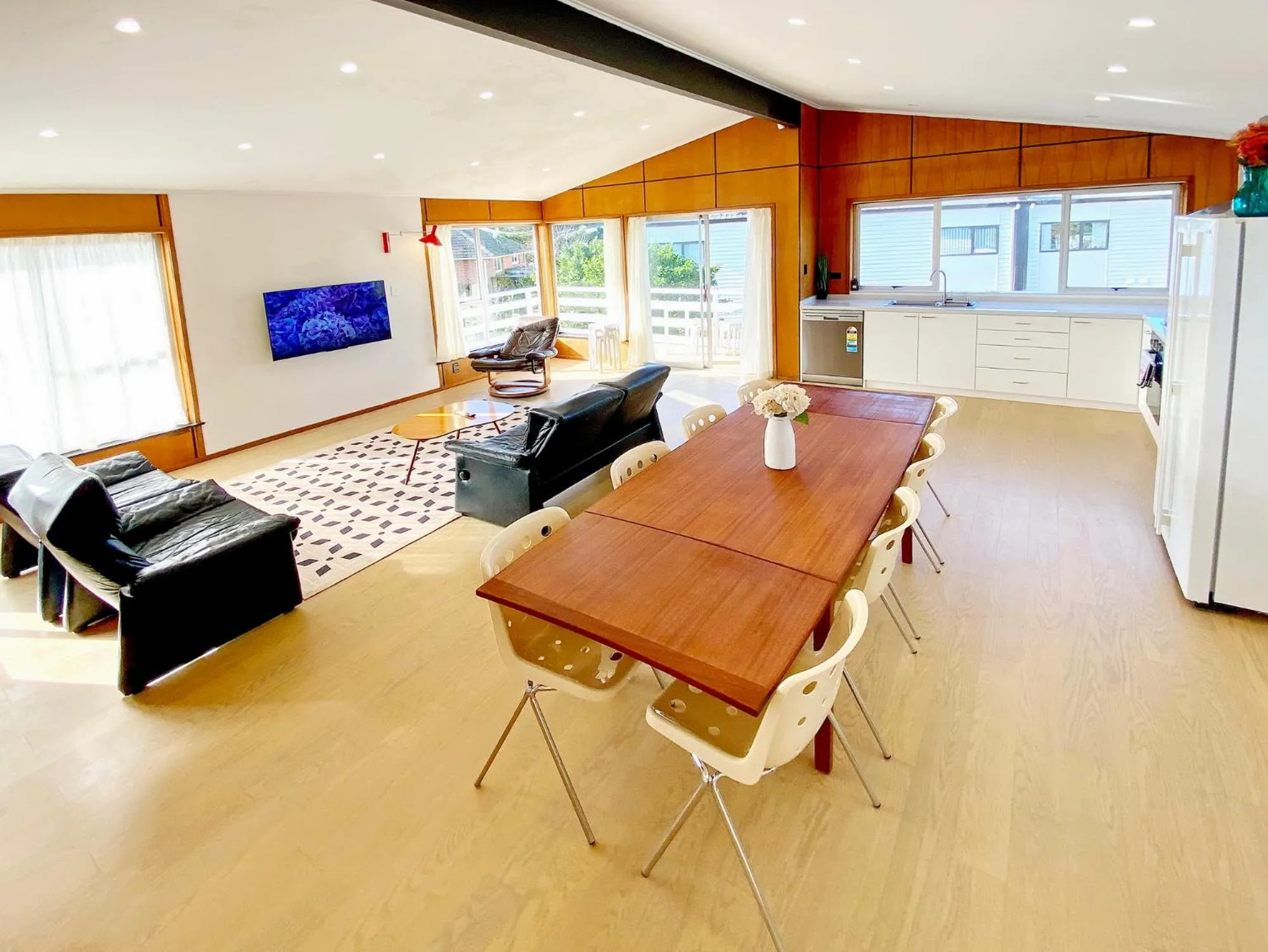 Seven-Bedroom House in Waterfront villa near IKEA and Sylvia Park