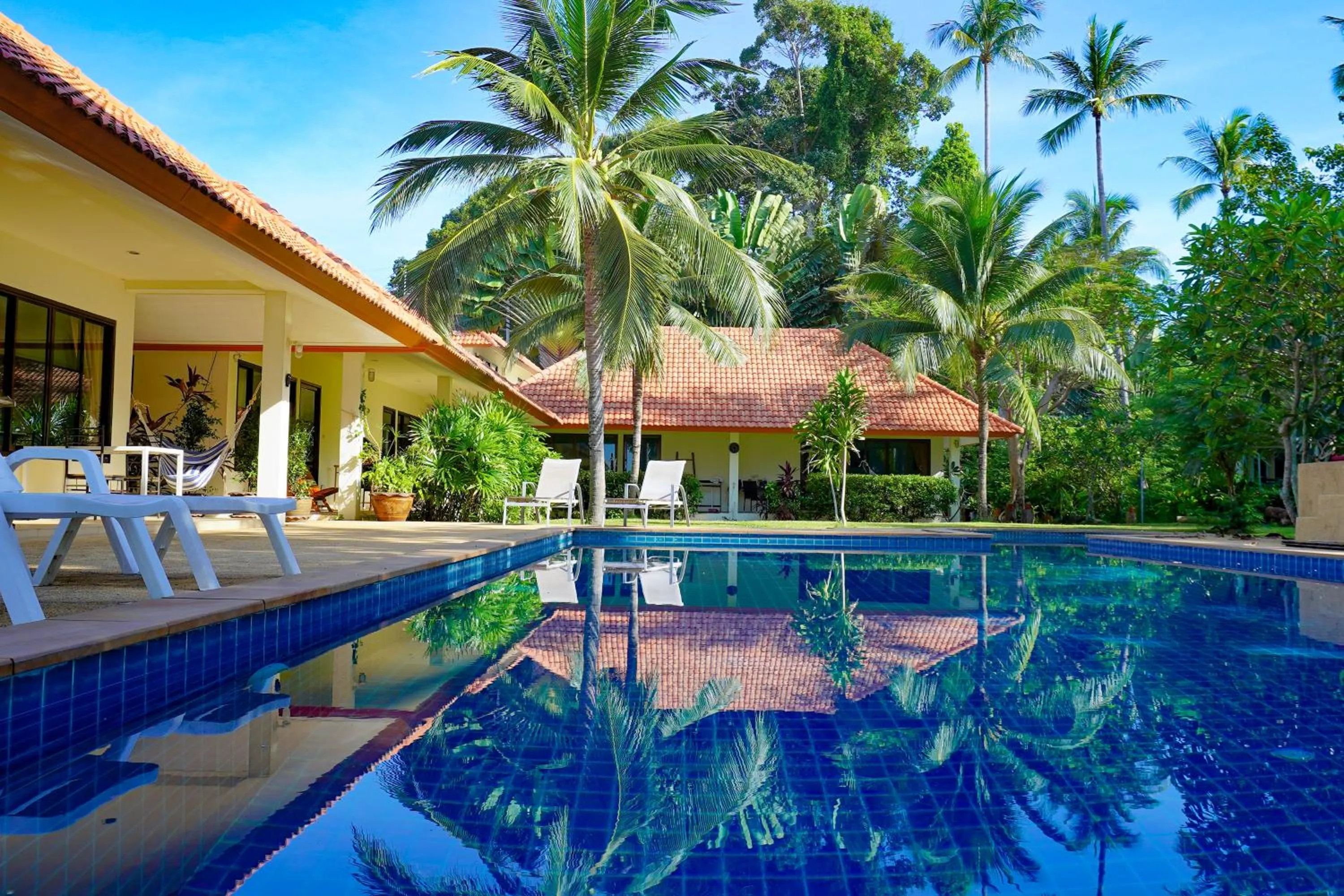 Swimming pool in Heaven Beach Koh Samui
