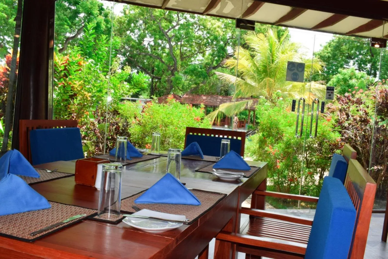 Restaurant/places to eat in Anantamaa Hotel