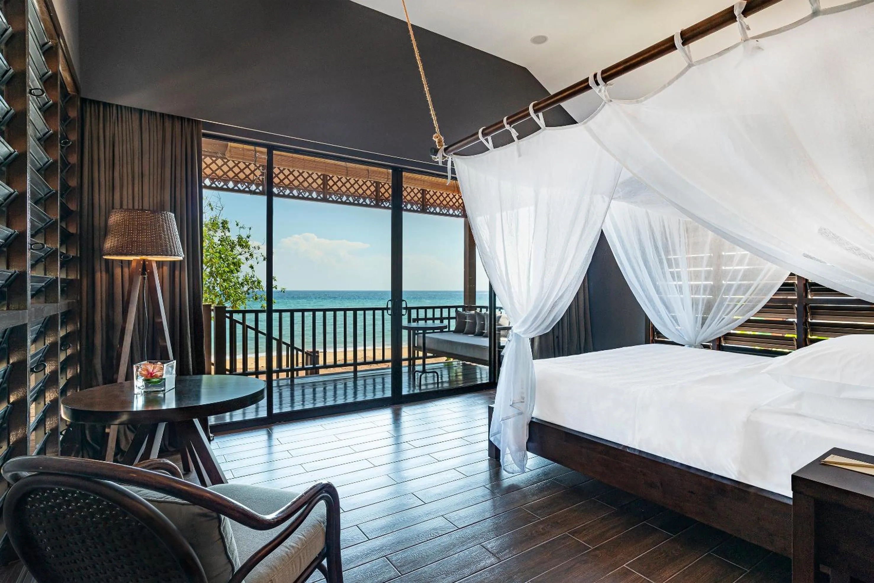 Bed in The Boathouse Pulau Tioman