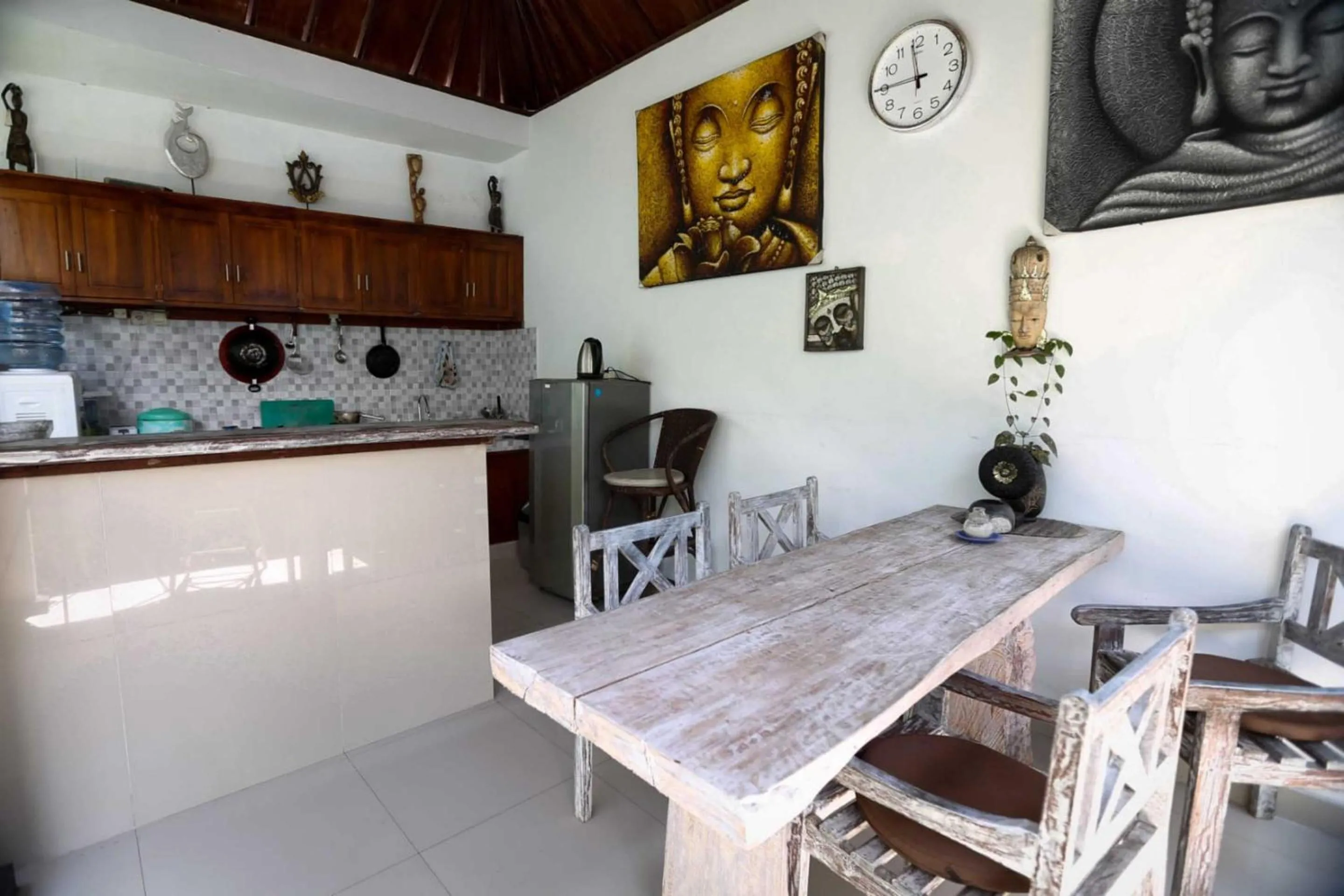 Kitchen or kitchenette in Belvilla Ananda Resort Lovina BeachNearPantai Lovina