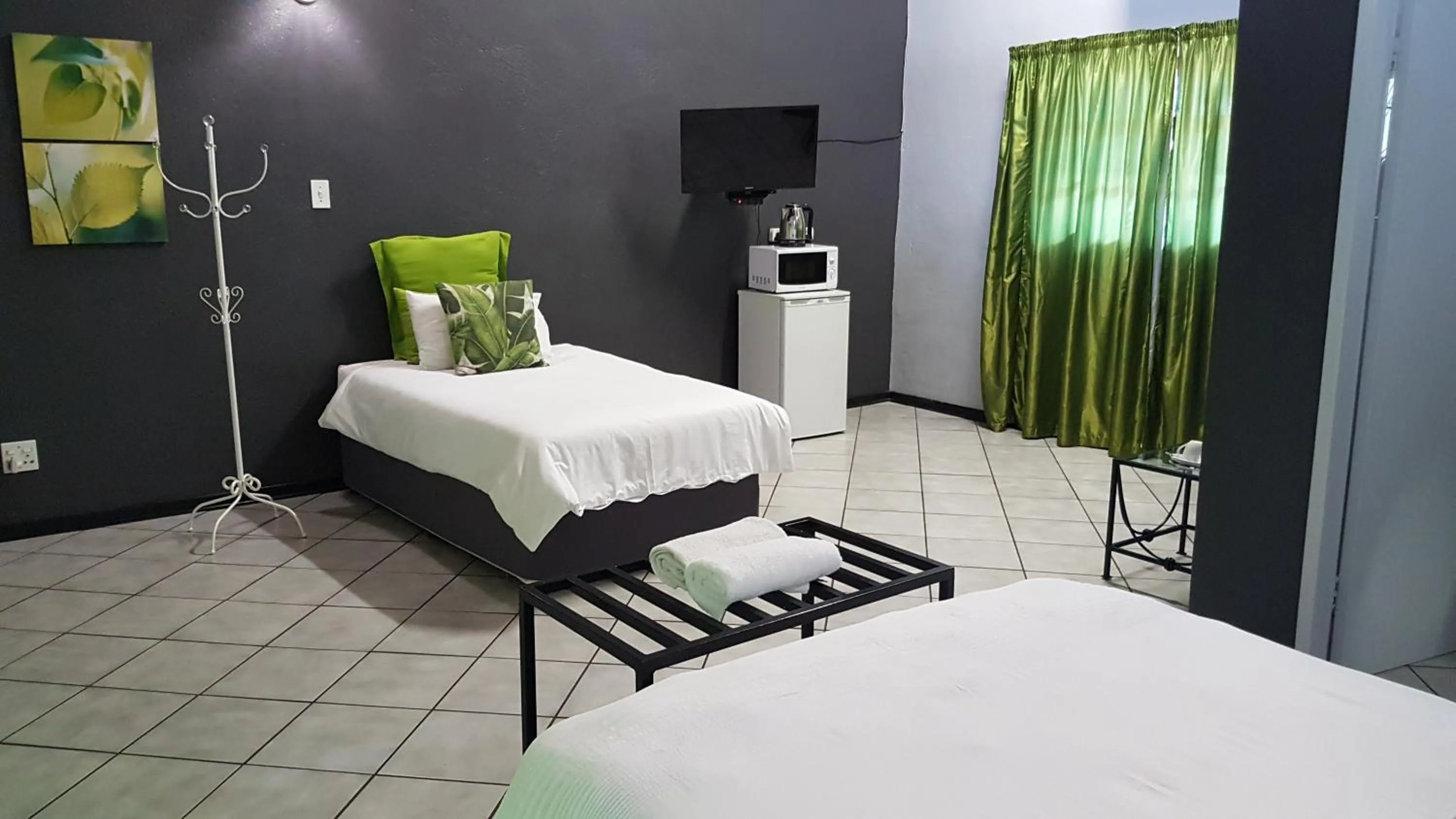 Photo of the whole room, Bed in Siesta Guest House