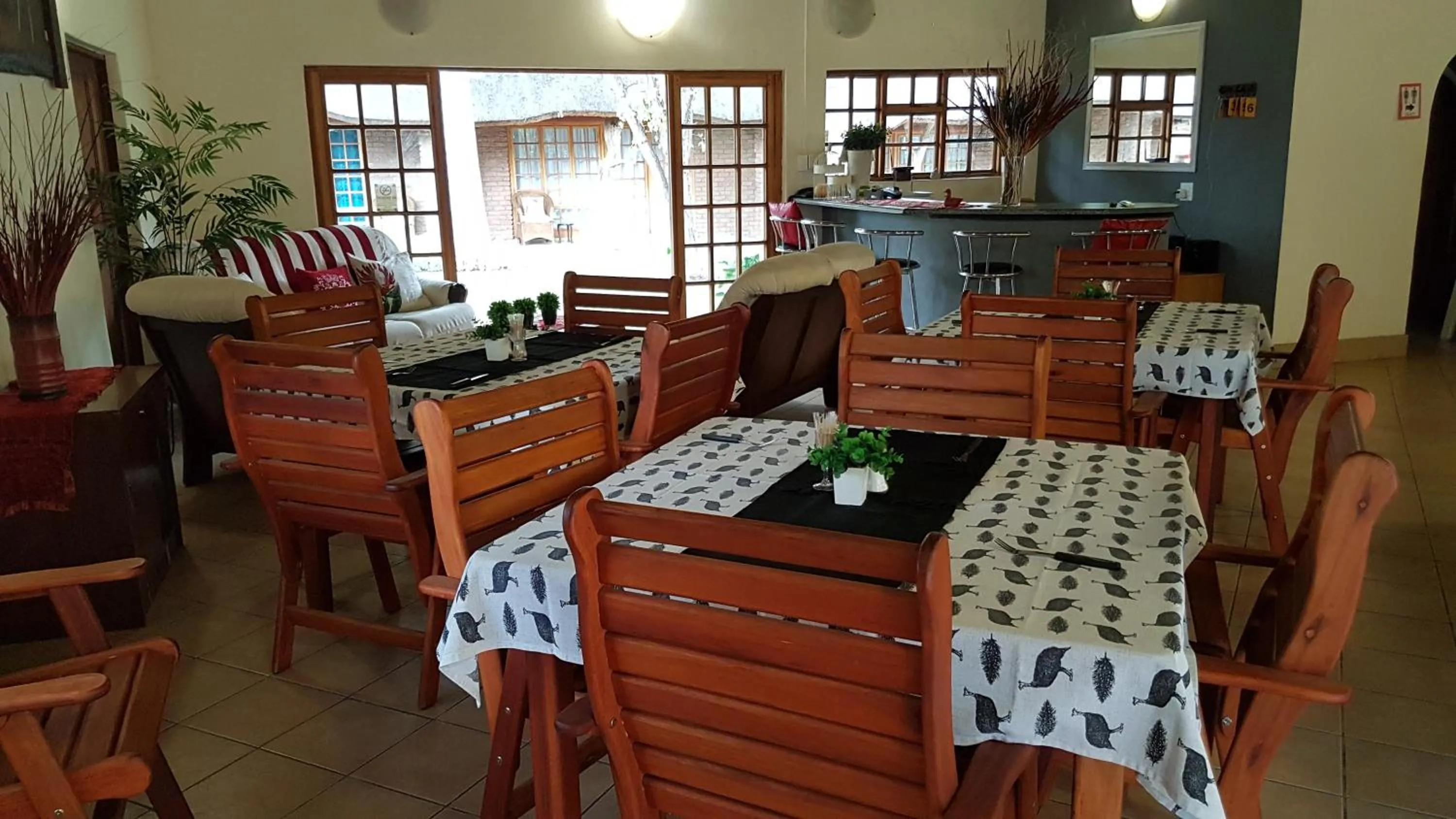 Restaurant/places to eat in Siesta Guest House