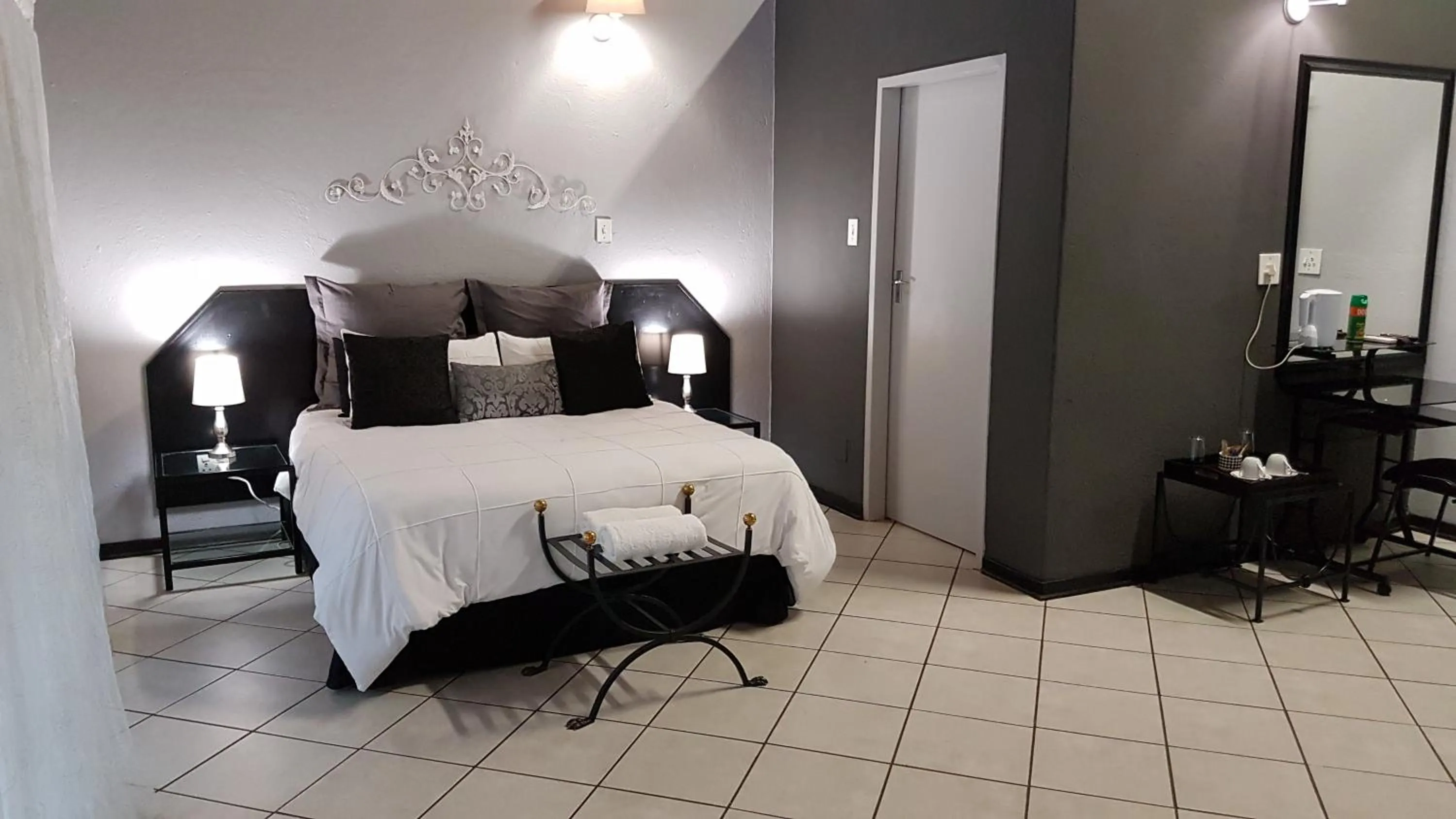 Photo of the whole room, Bed in Siesta Guest House