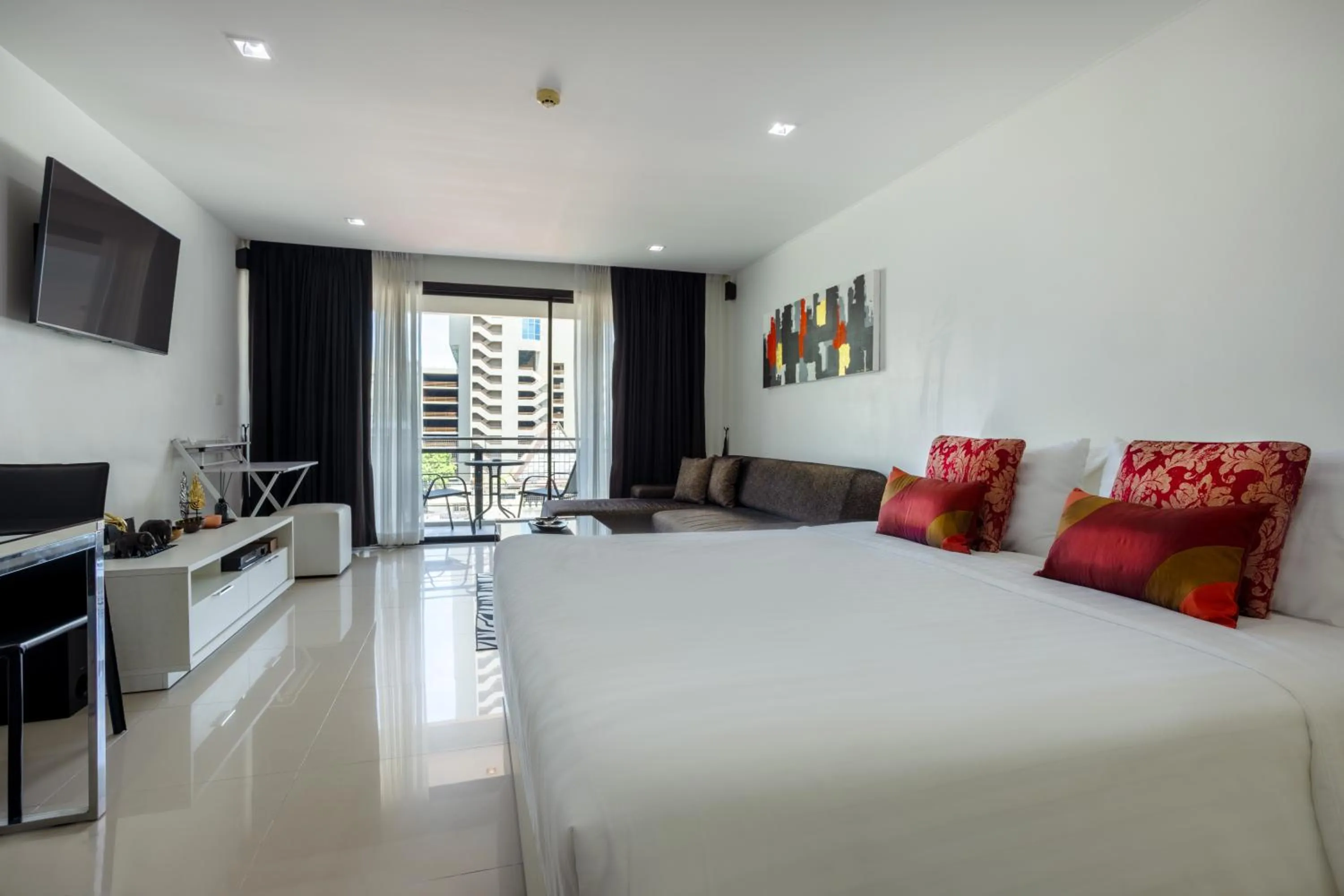 Communal lounge/ TV room, Bed in Citismart Luxury Apartments