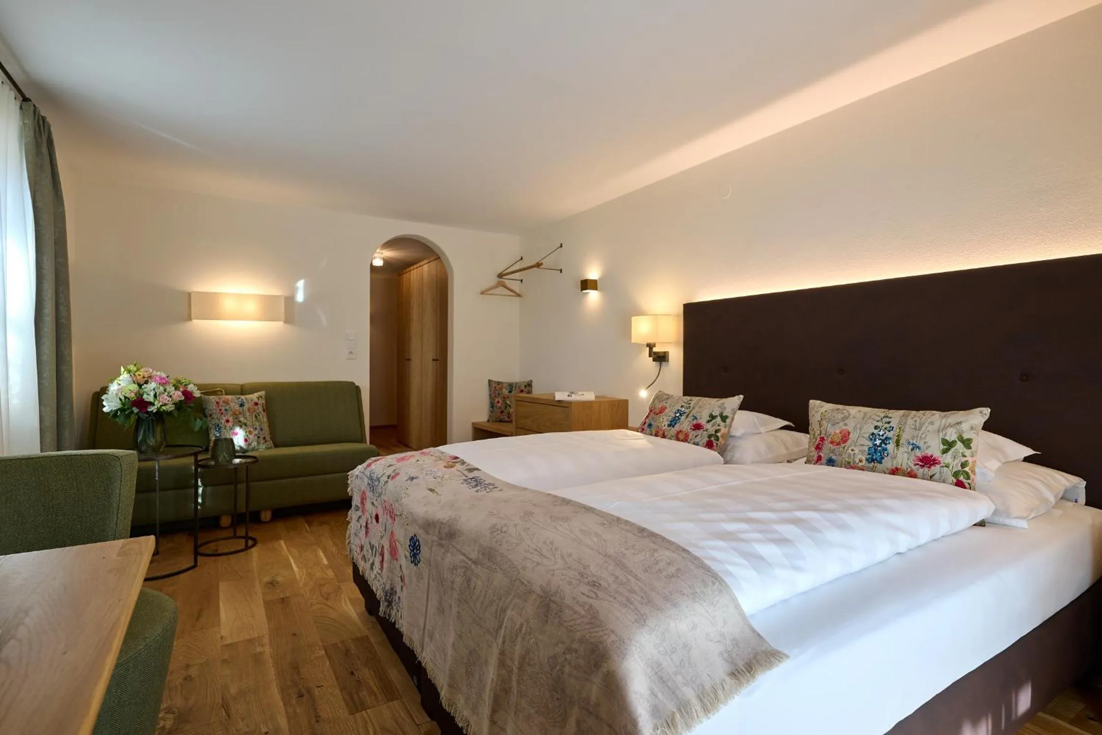 Photo of the whole room, Bed in Hotel Garni Schneider