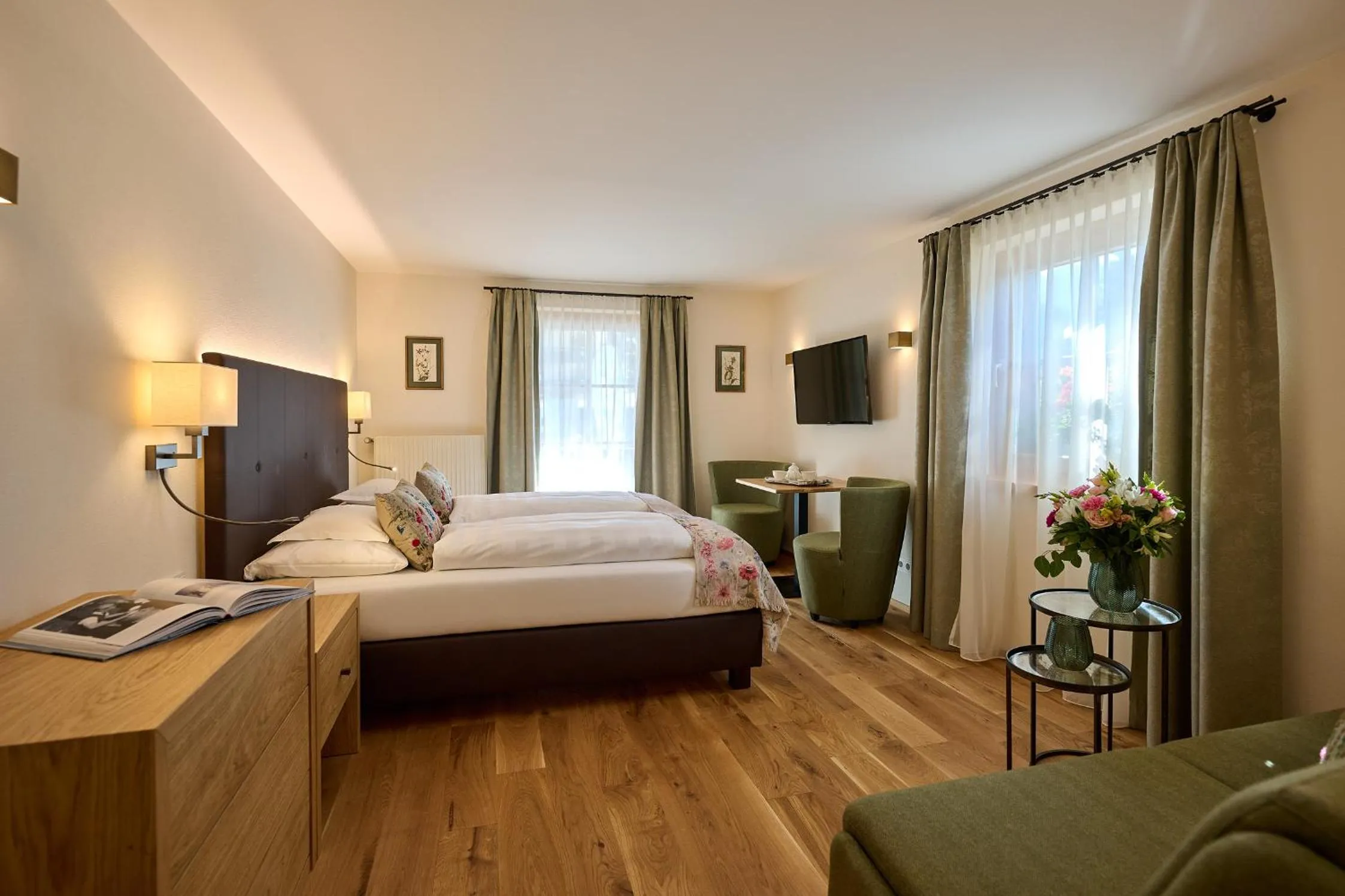 Photo of the whole room, Bed in Hotel Garni Schneider