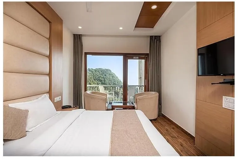 Bed in Shining hills by Lawrence Hotels