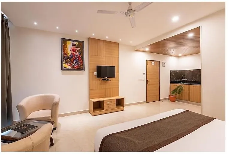 Shining hills by Lawrence Hotels