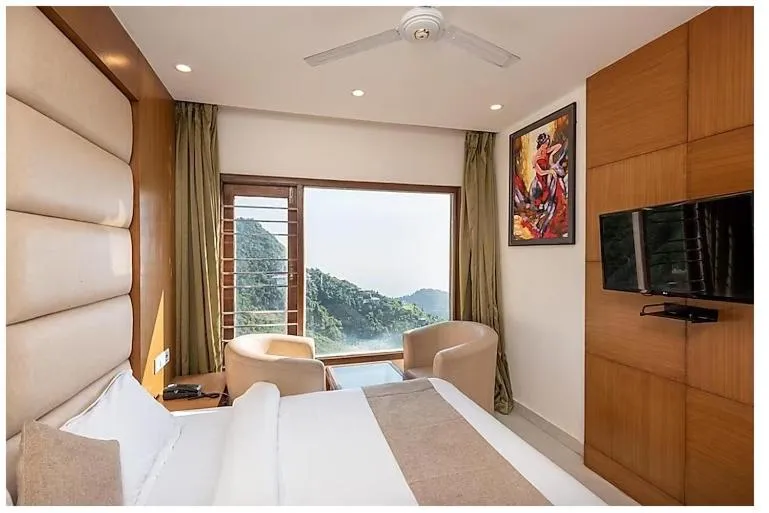 Bed in Shining hills by Lawrence Hotels