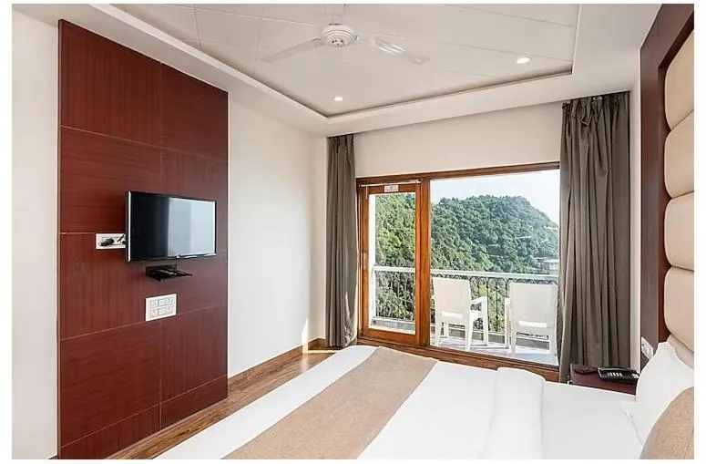 Bed in Shining hills by Lawrence Hotels