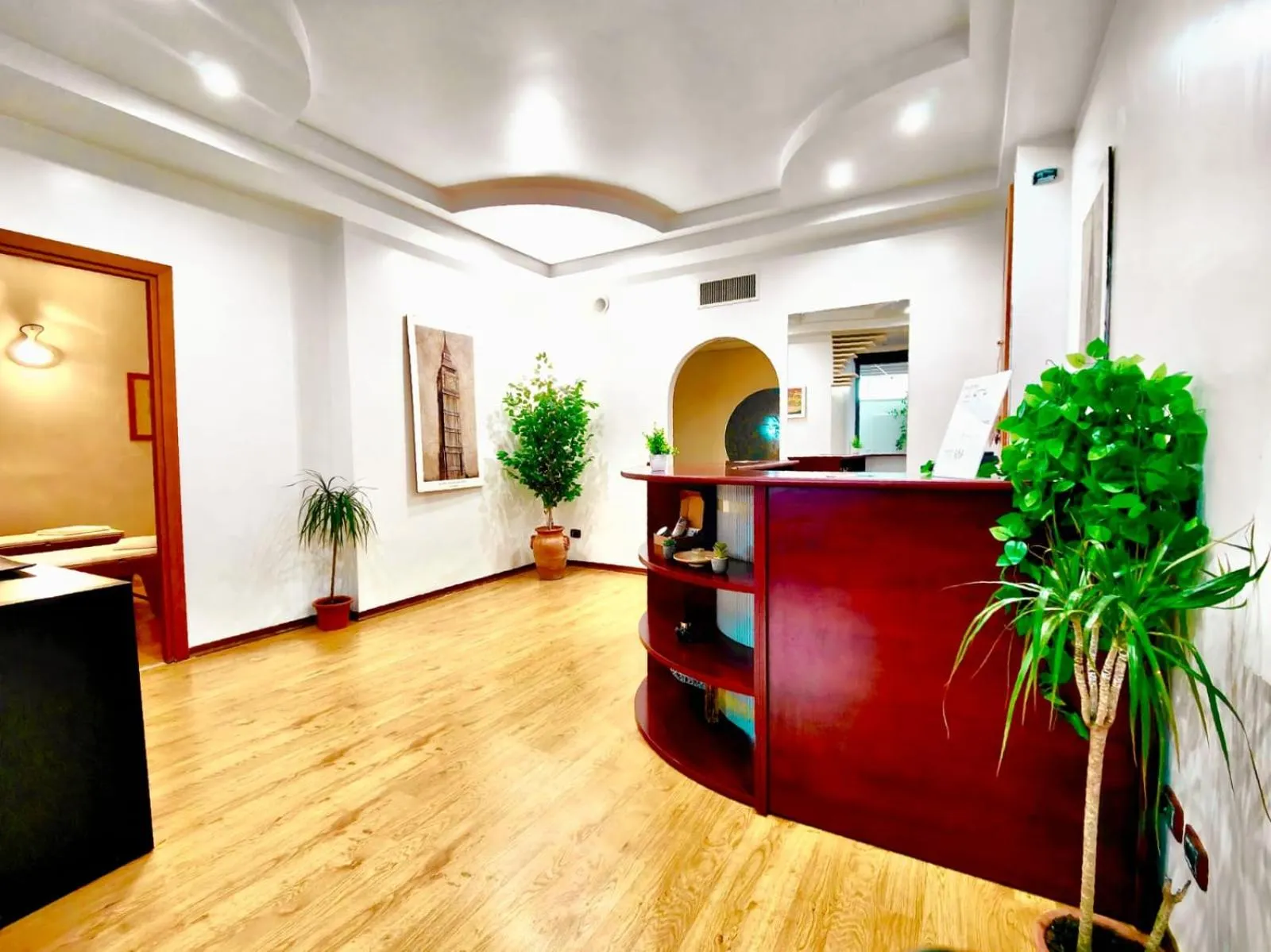 Facade/entrance in HA Hotel