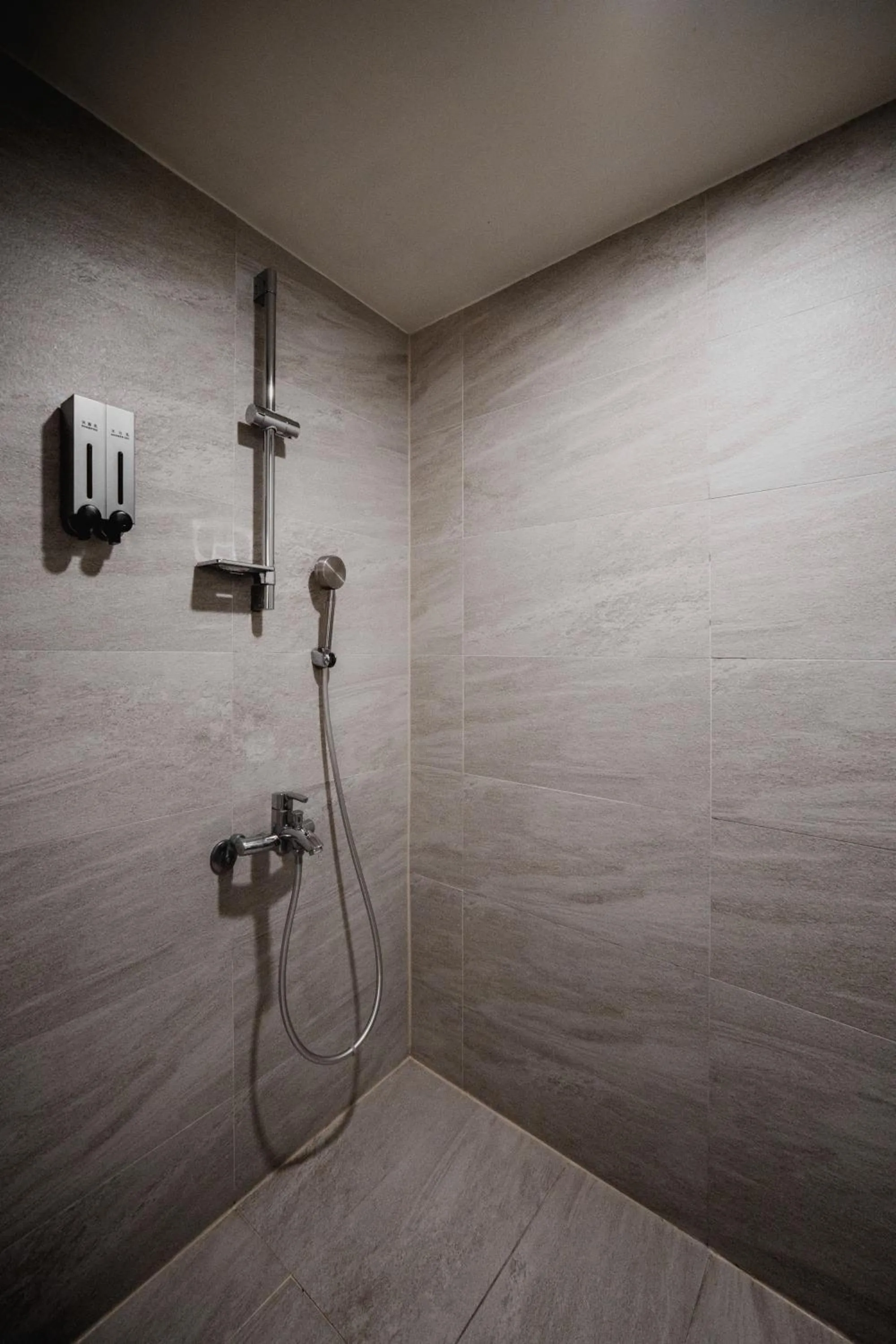 Shower in Hub Hotel Kaohsiung Yawan Branch
