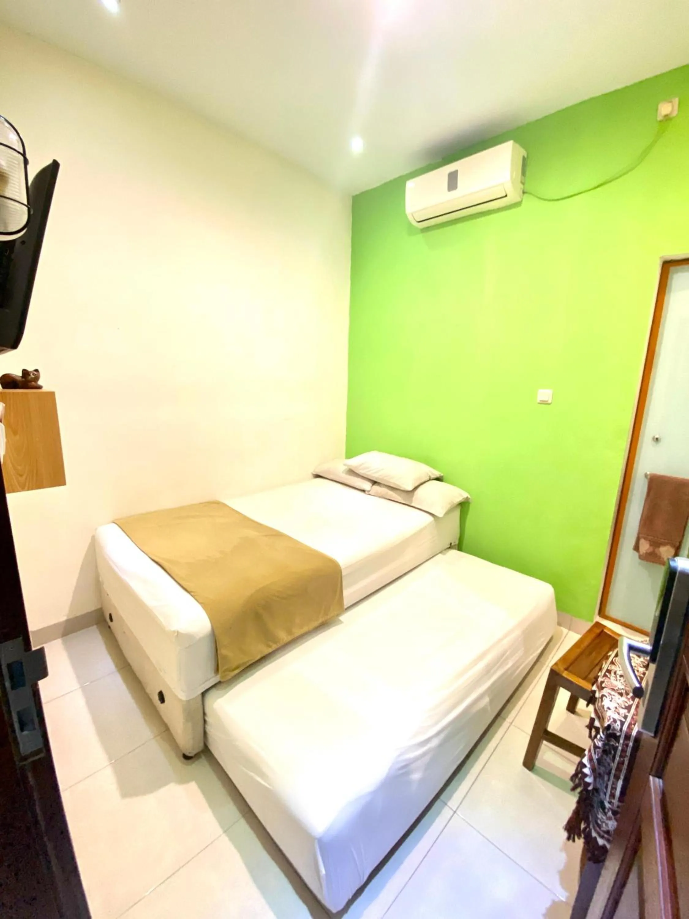 Bedroom, Bed in Cabin Hotel Bhayangkara