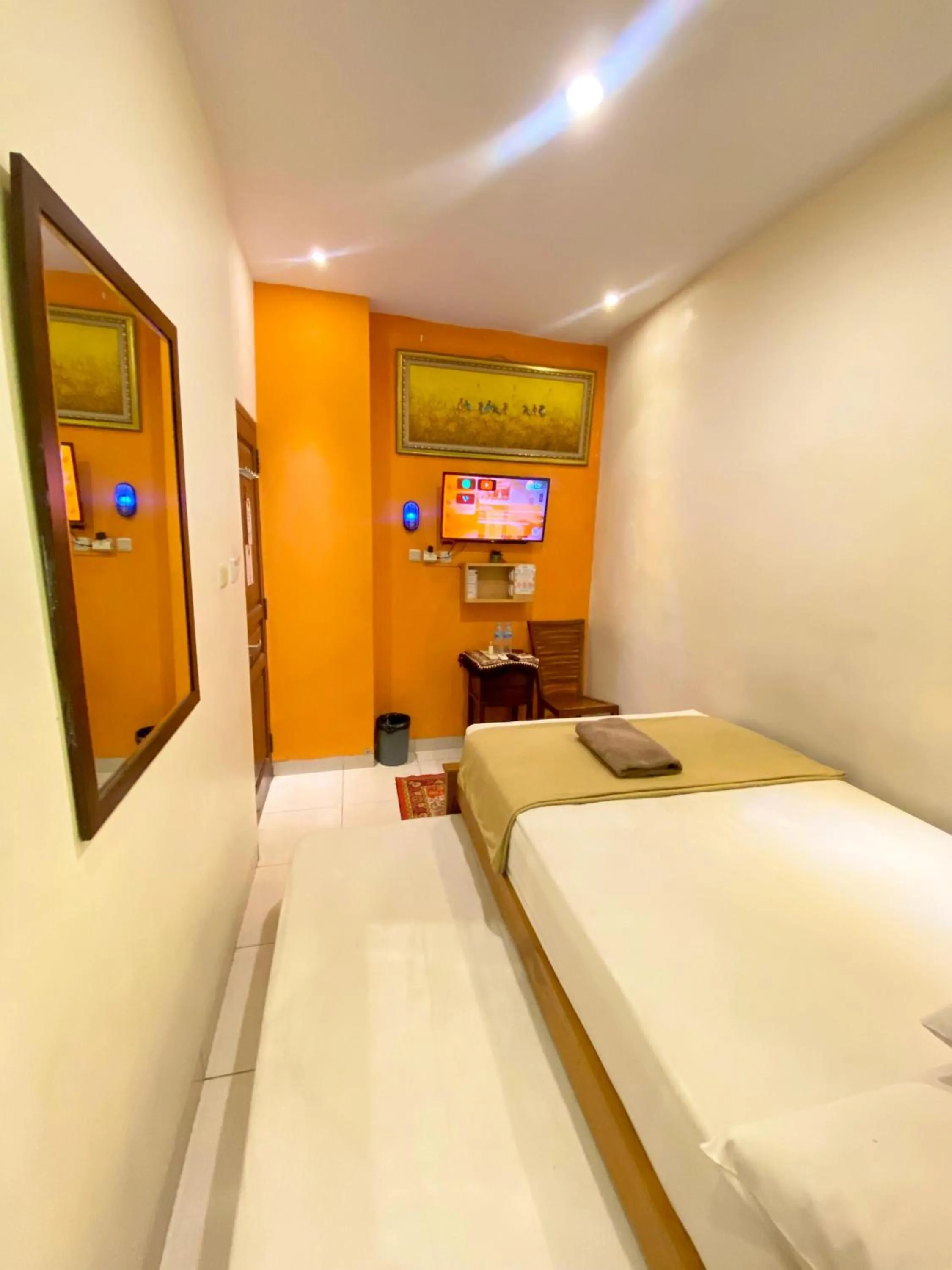 Bedroom, Bed in Cabin Hotel Bhayangkara