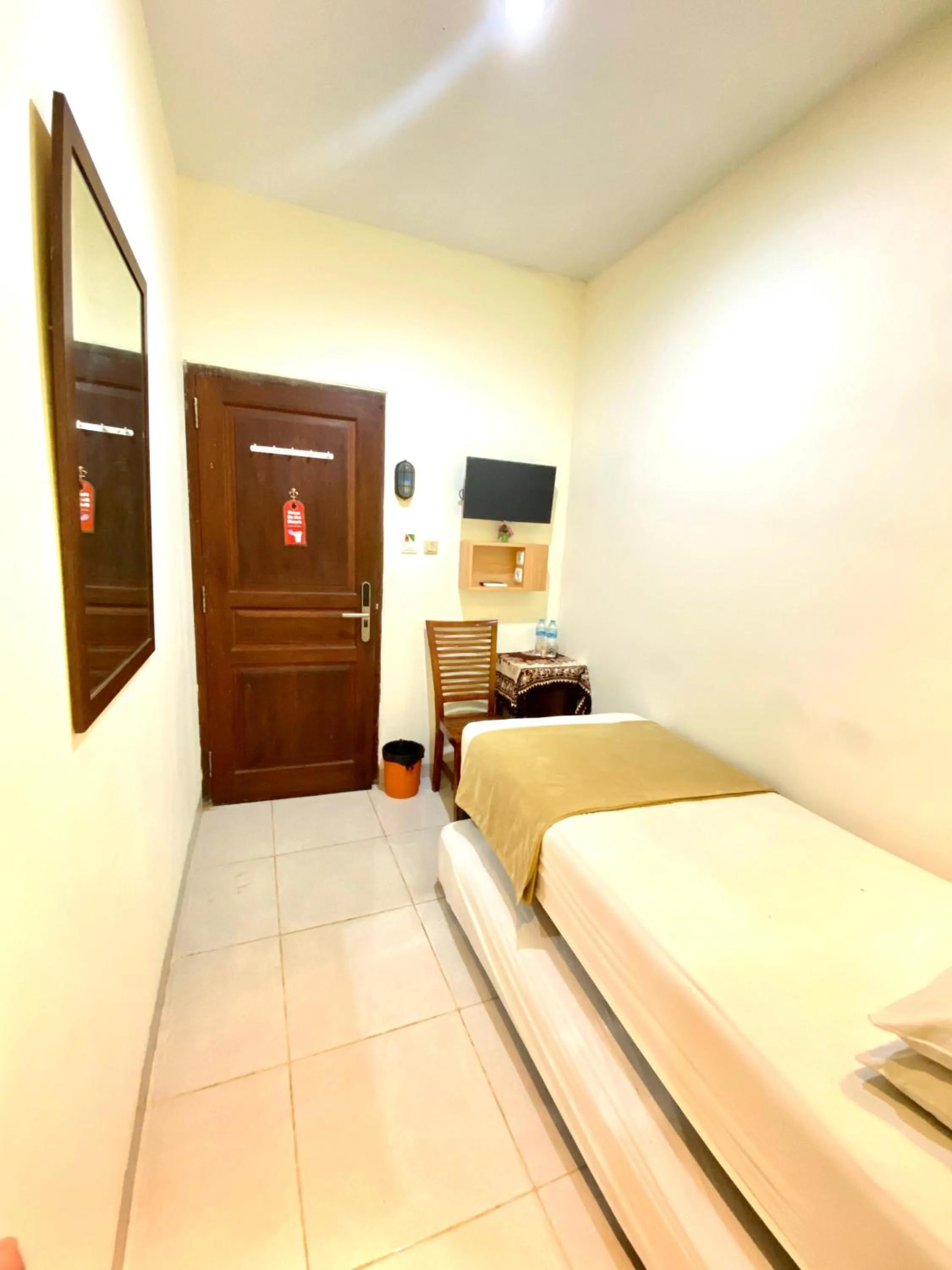 Bed in Cabin Hotel Bhayangkara