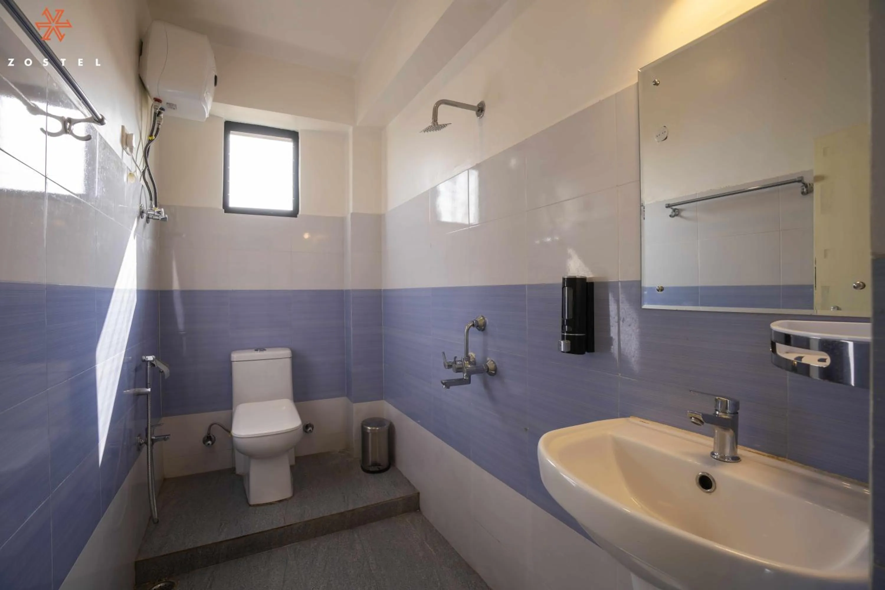 Shower in Zostel Rinchenpong (Pelling)