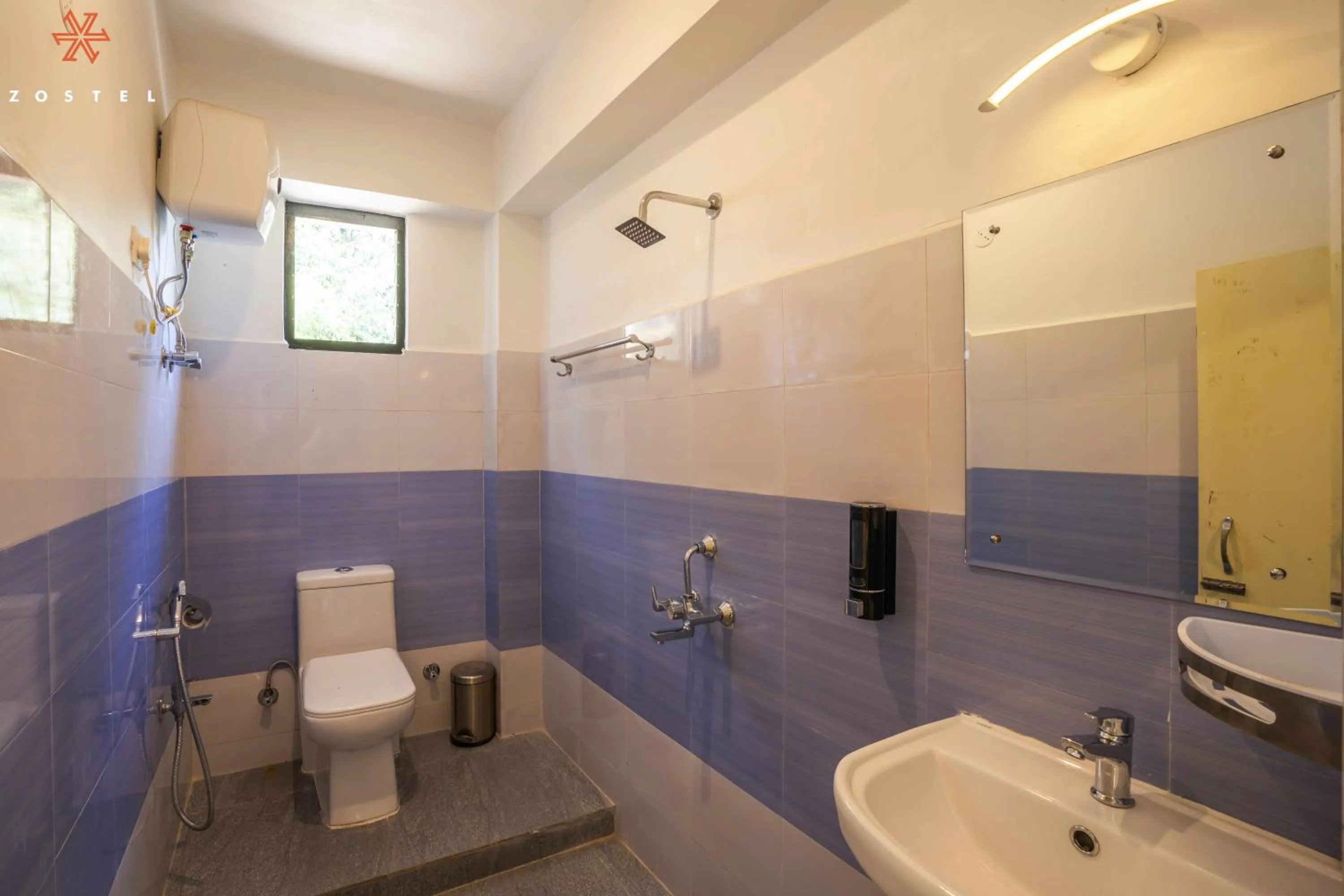 Toilet in Zostel Rinchenpong (Pelling)