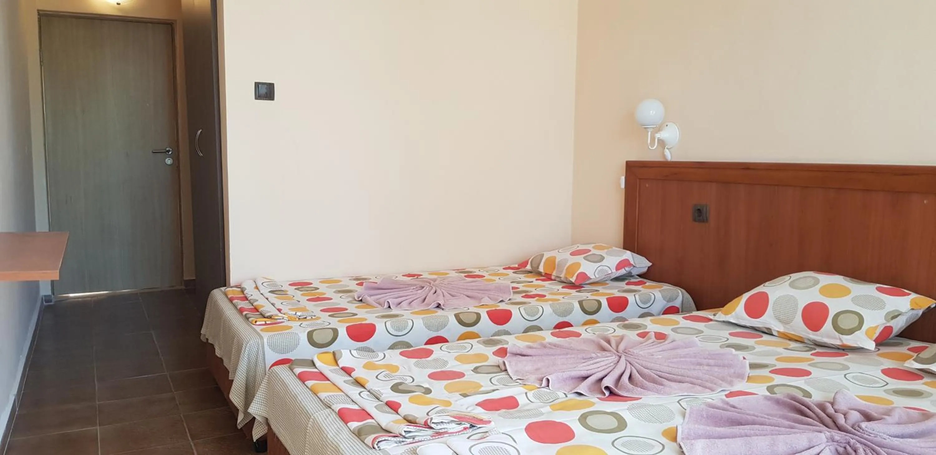 Photo of the whole room in DSK Hotel