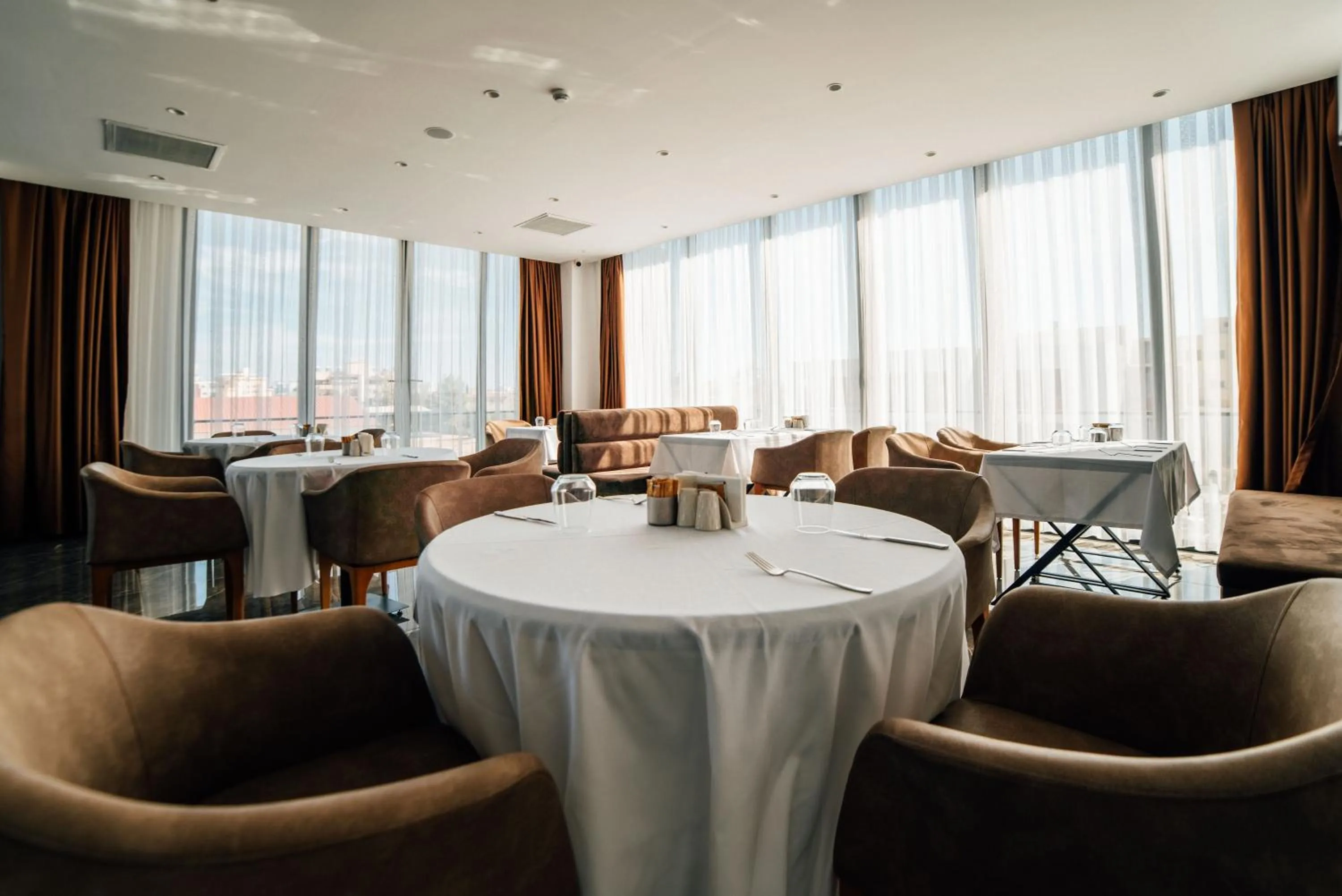 Restaurant/places to eat in Ekor Elegance Hotel