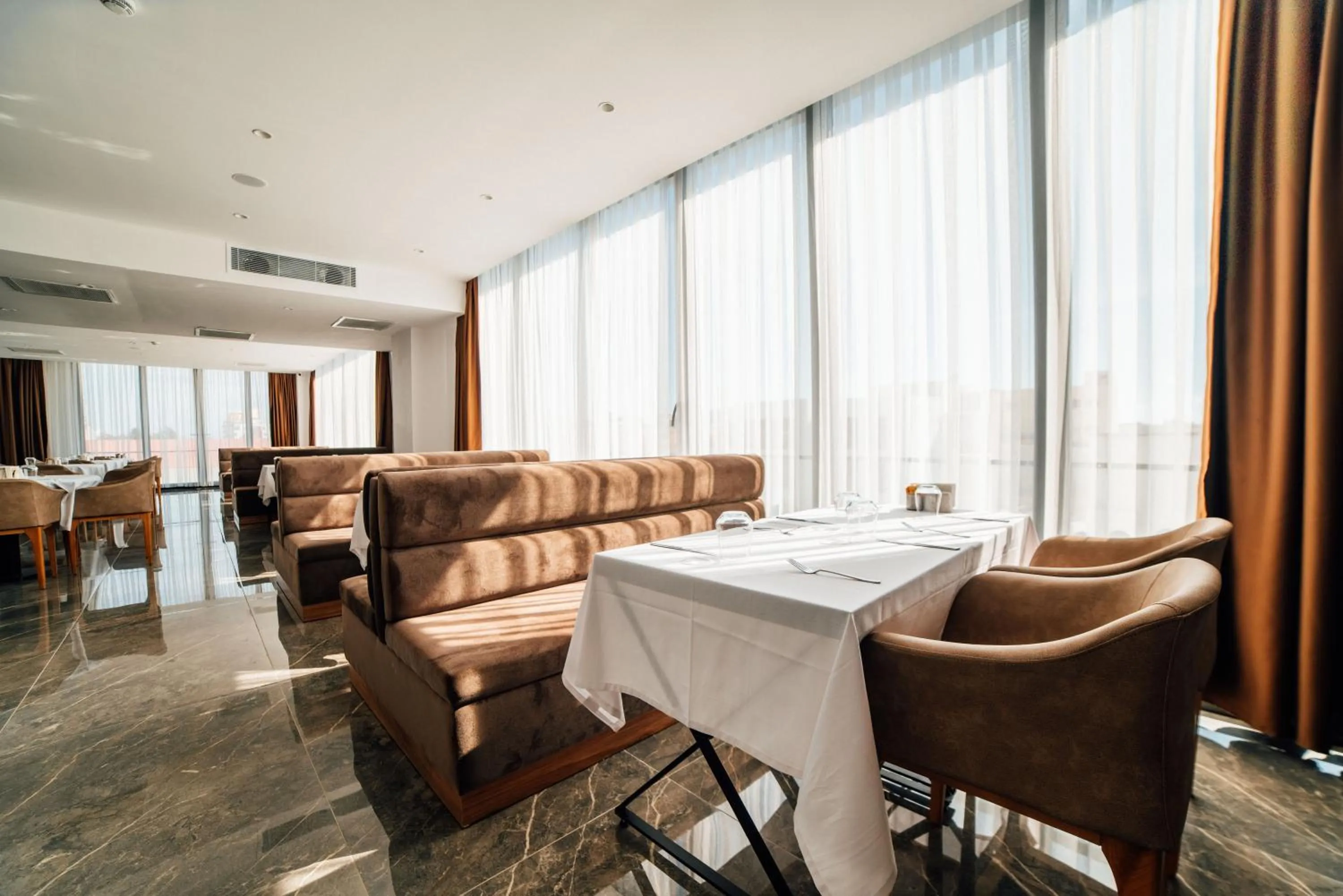 Restaurant/places to eat in Ekor Elegance Hotel