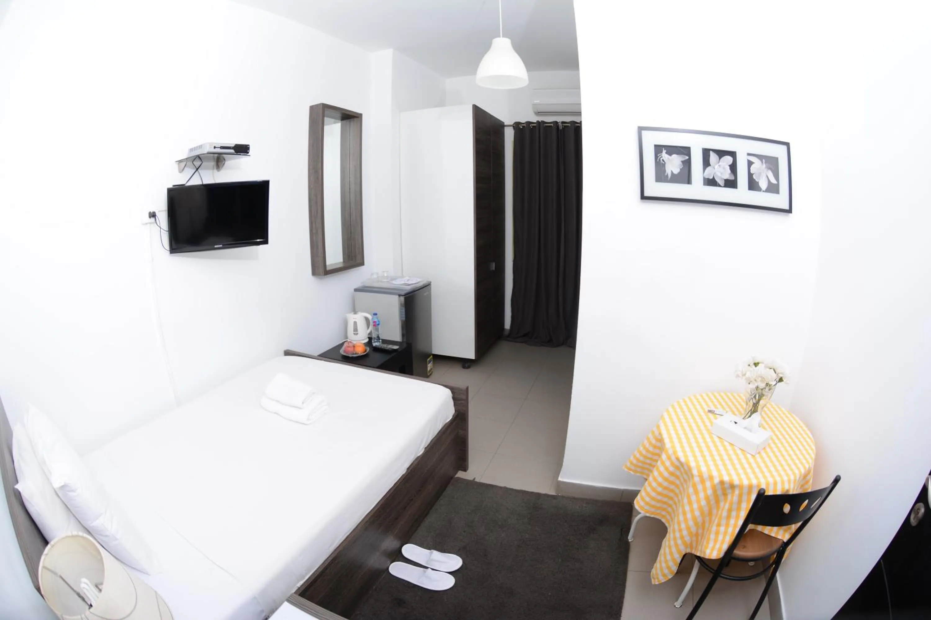 Photo of the whole room, Bed in Sakan 275