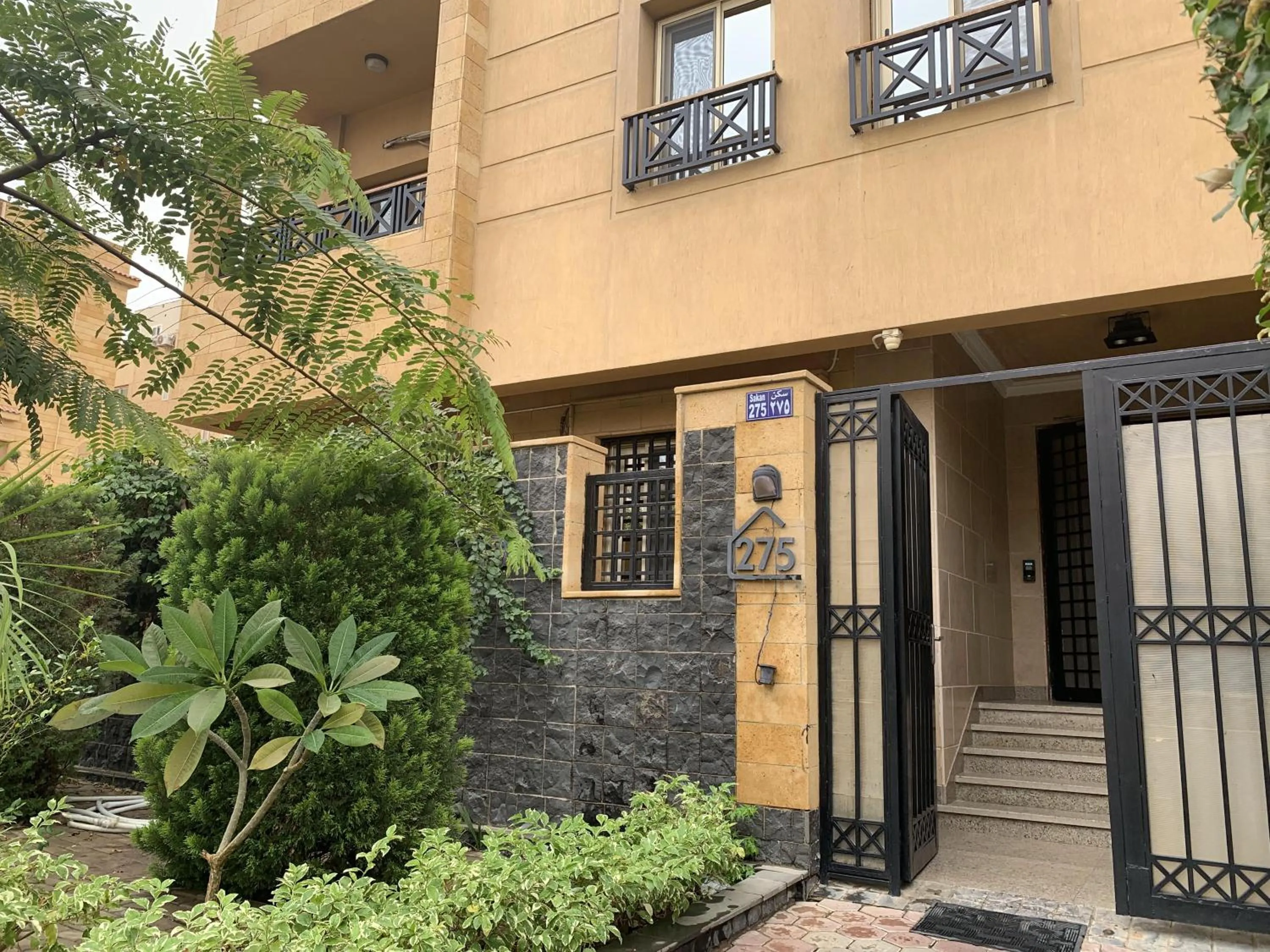 Facade/entrance in Sakan 275