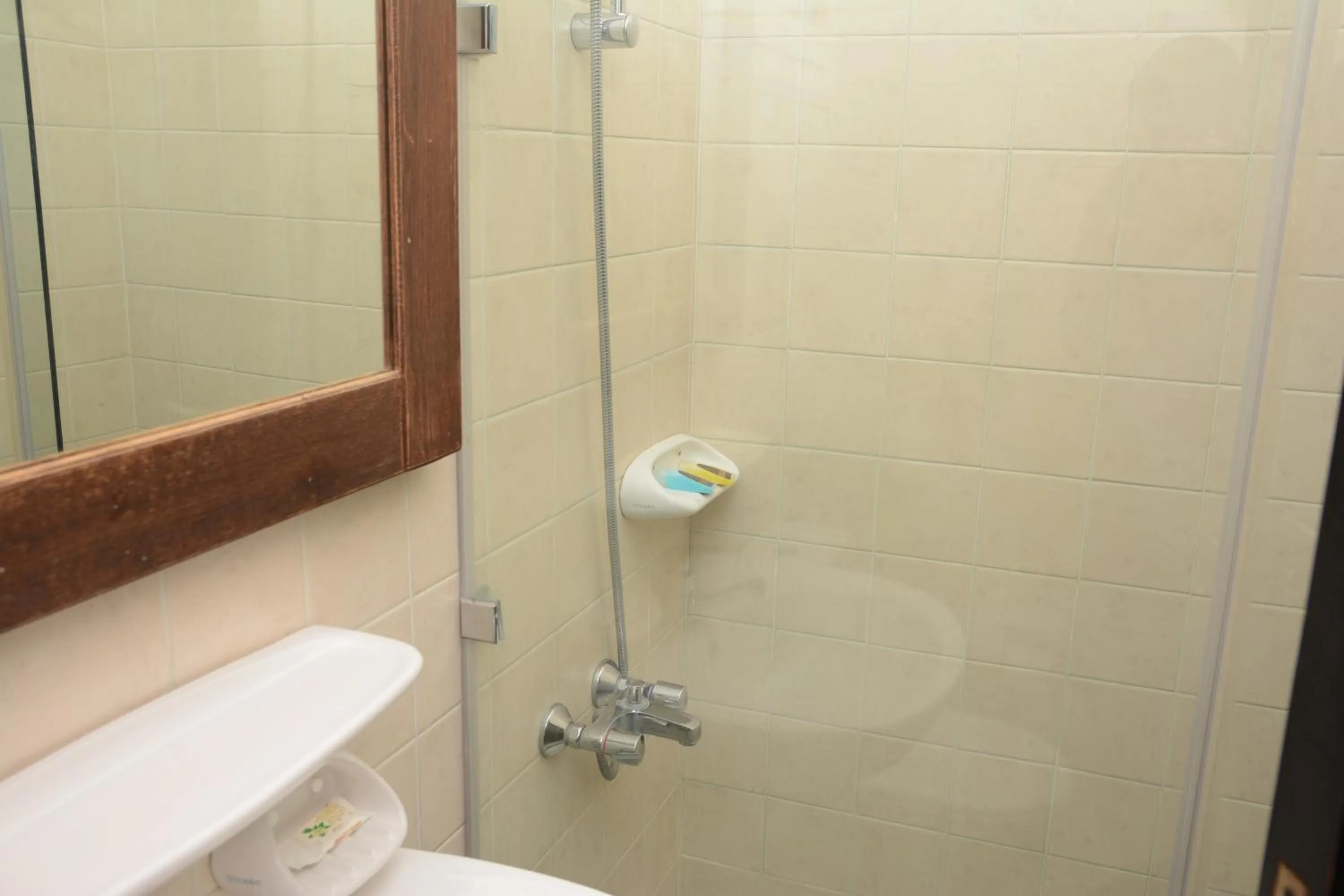 Shower in Sakan 275
