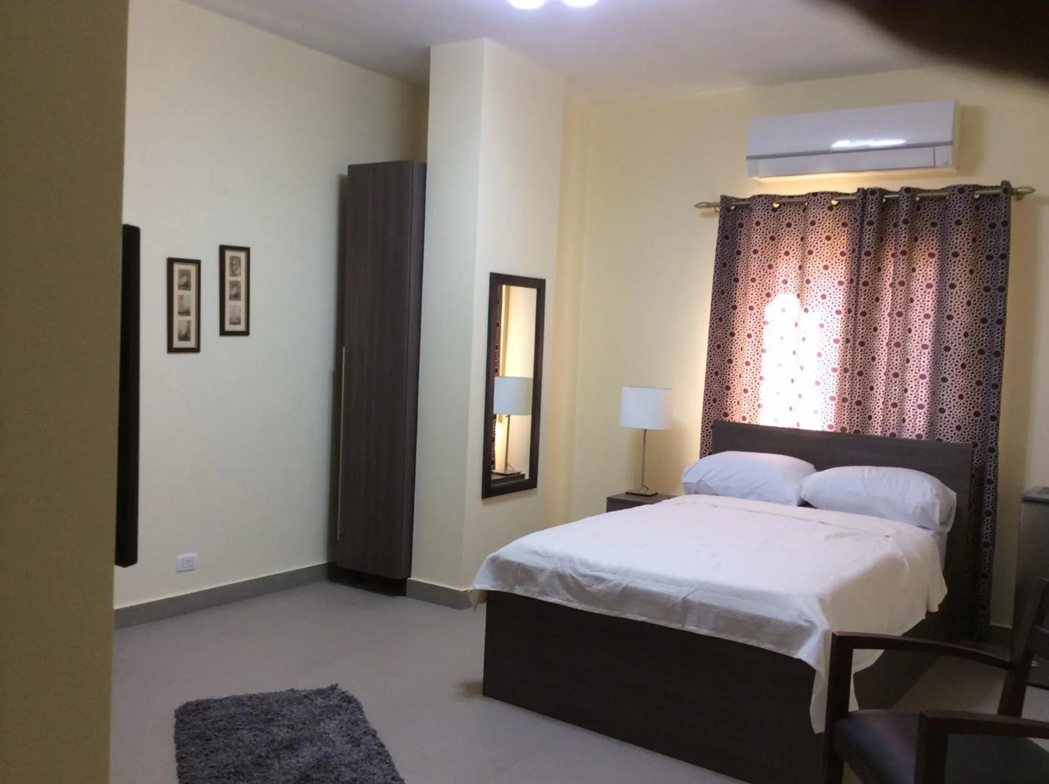 Property building, Bed in Sakan 275