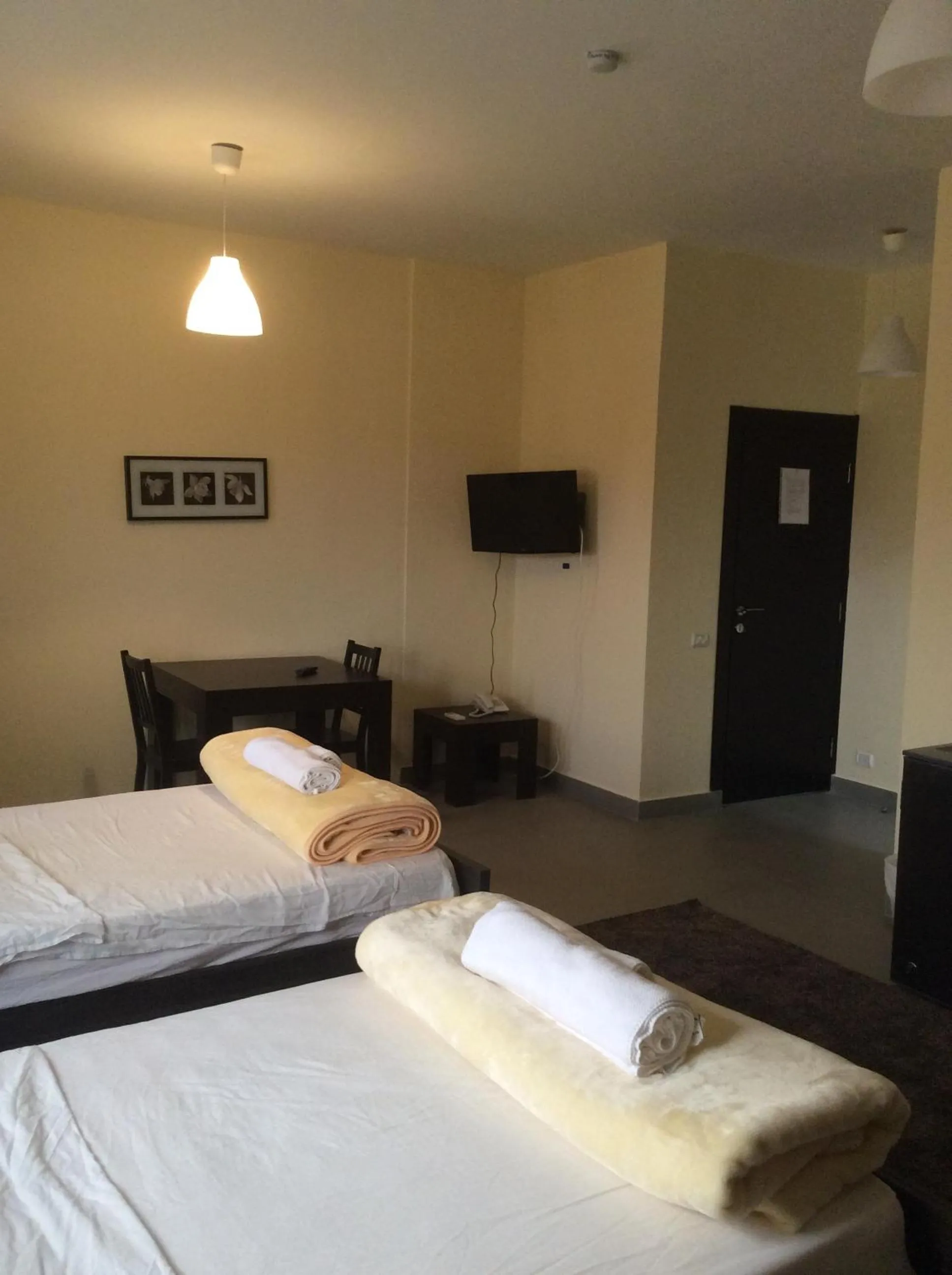 Photo of the whole room, Bed in Sakan 275