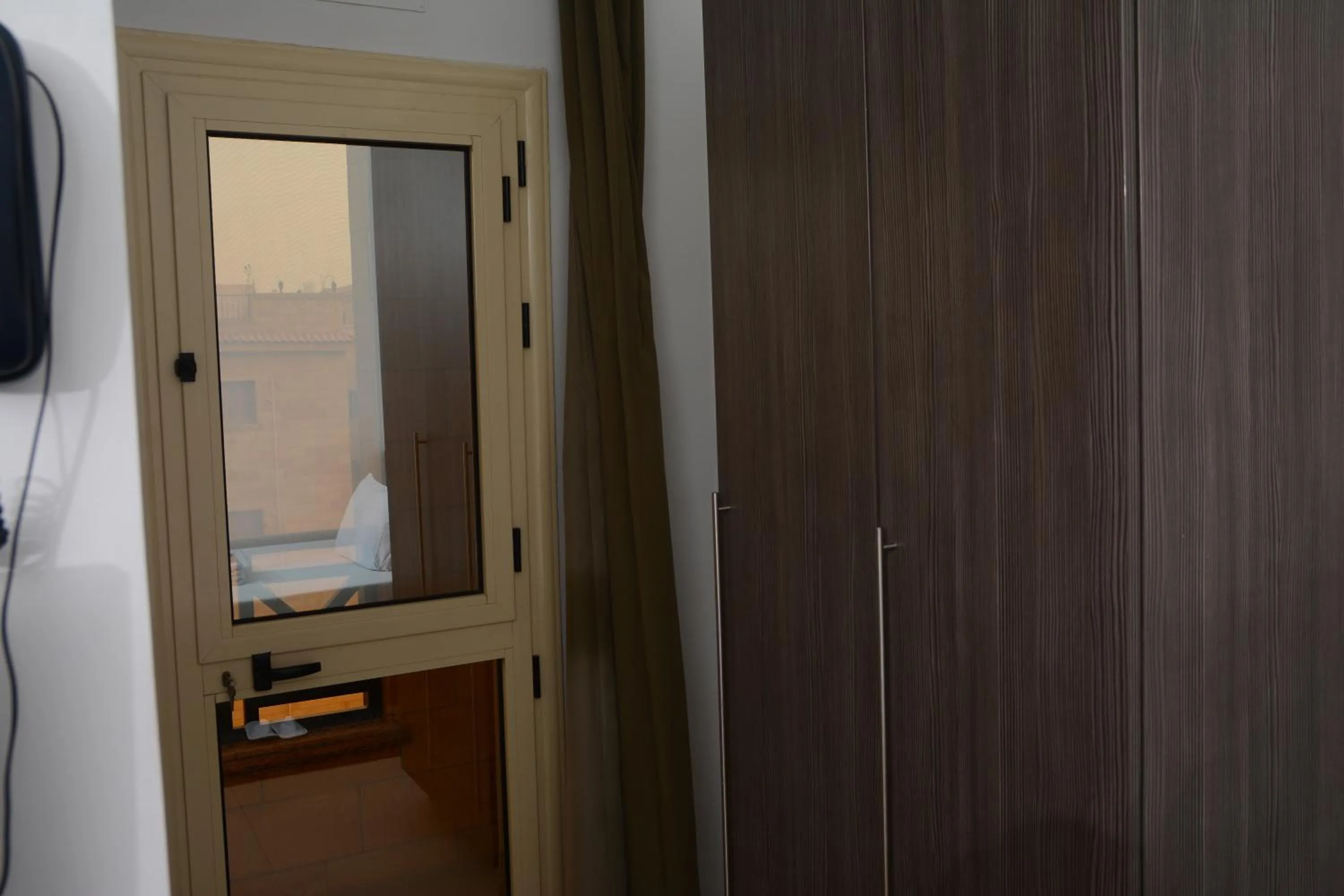 wardrobe in Sakan 275