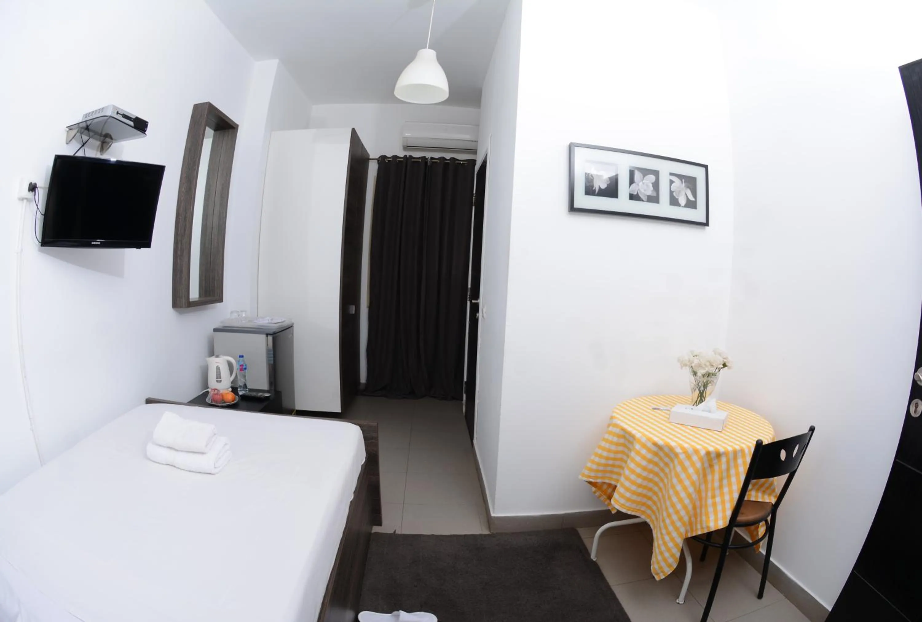 Photo of the whole room, Bed in Sakan 275