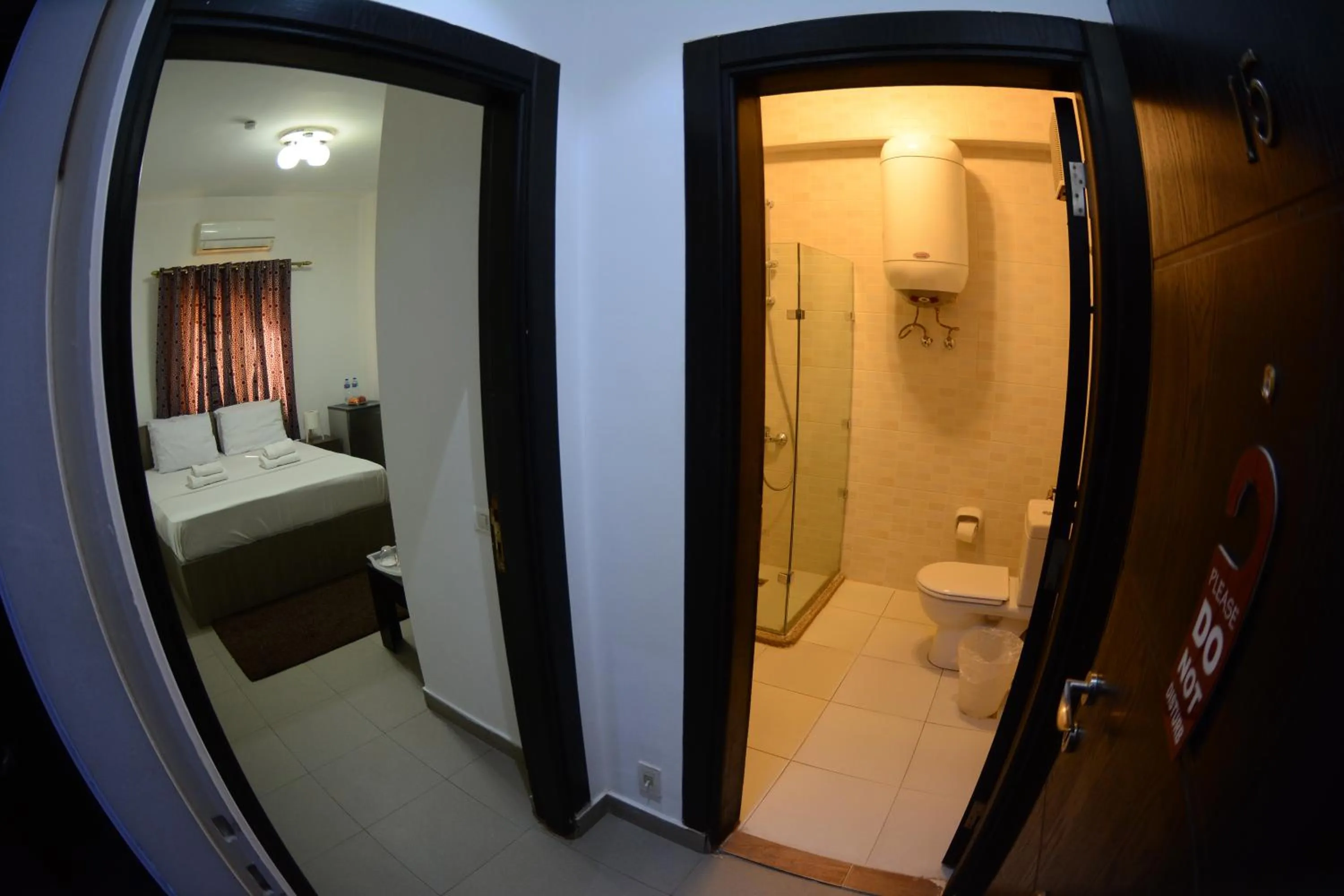 Toilet, Bed in Sakan 275