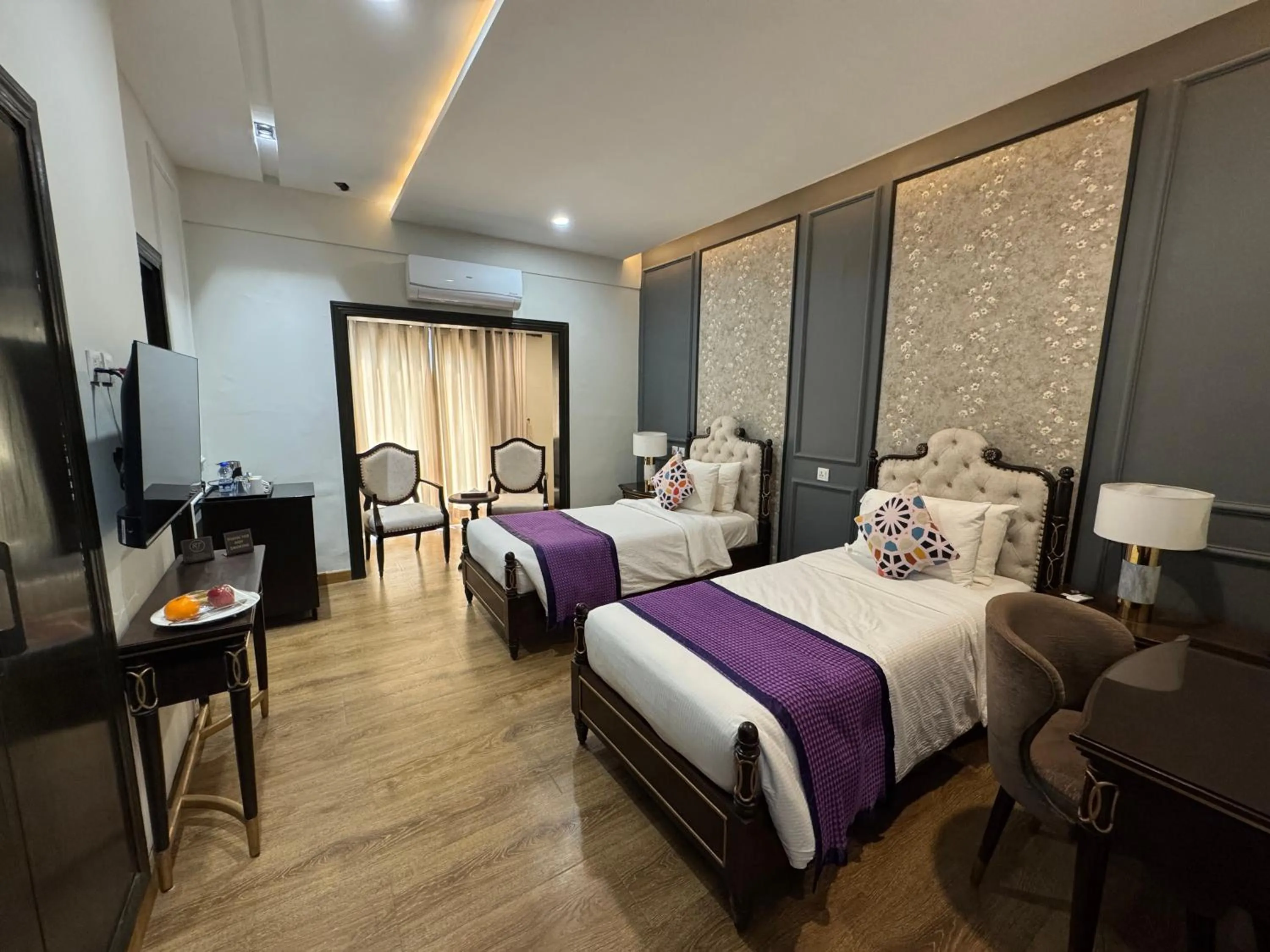 Bedroom, Bed in RT Grace Royal Taj Hotel Sukkur